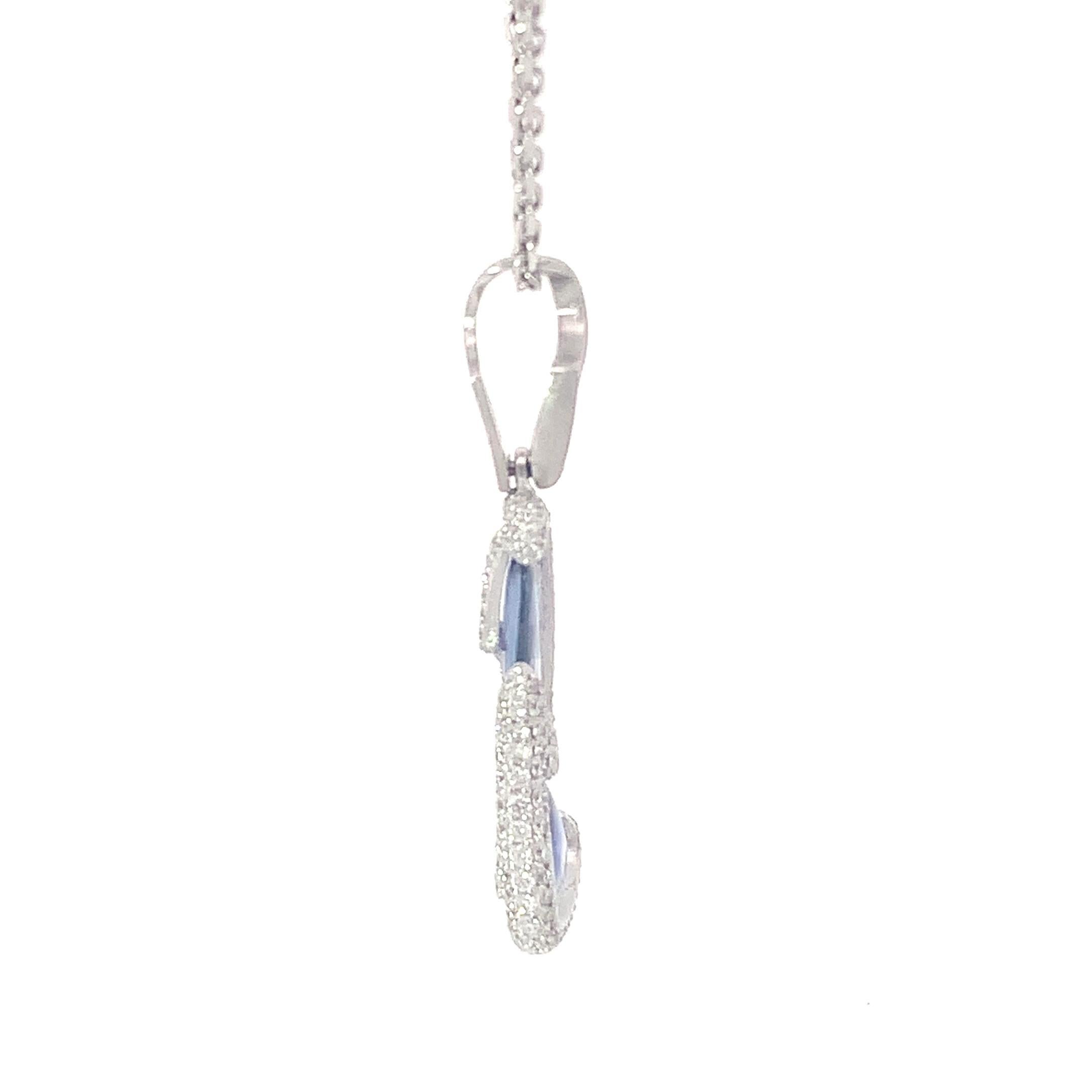Scopri la bellezza della natura con questo raffinato ciondolo di VOTIVE, che fa parte della nostra esclusiva Organic Collection. Ogni pezzo di questa collezione è un pezzo unico, caratterizzato da gemme preziose o semipreziose lucidate nelle loro