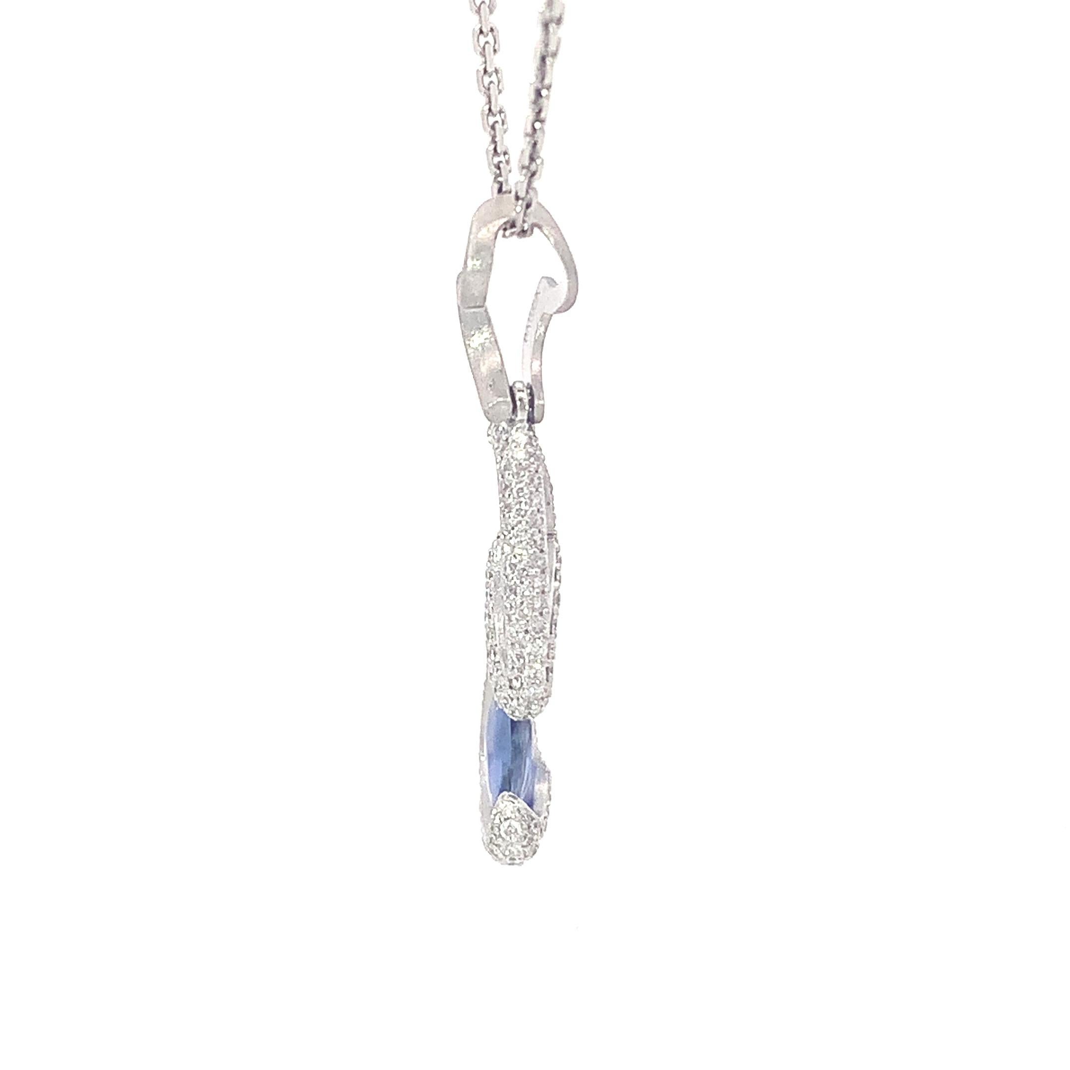 Ciondolo in oro fantasia con diamanti e zaffiri blu naturali grezzi In condizioni Nuovo in vendita a ประเวศ, TH