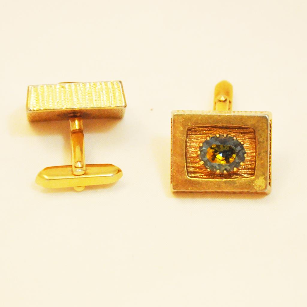 Fancy goldcoloured cufflinks of the sixties with colorful rhinestones In Good Condition For Sale In Berlin, DE