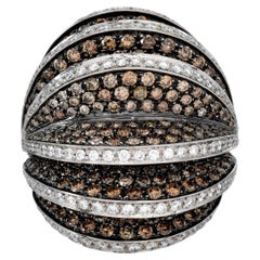 Diamante Blanco Marrón Dorado Fantasía 9,21cts Cúpula Anillo de Cóctel de Oro de 18K