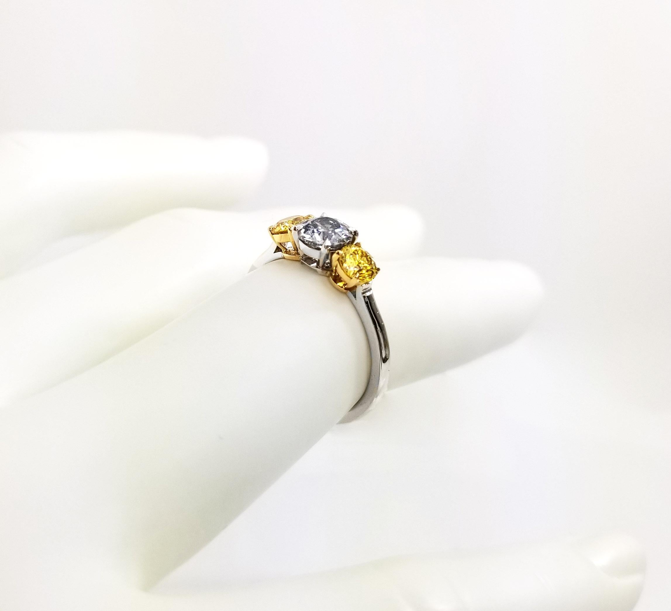 Verlobungsring aus Platin mit grau-blauen und leuchtend gelben Diamanten, GIA im Angebot 4