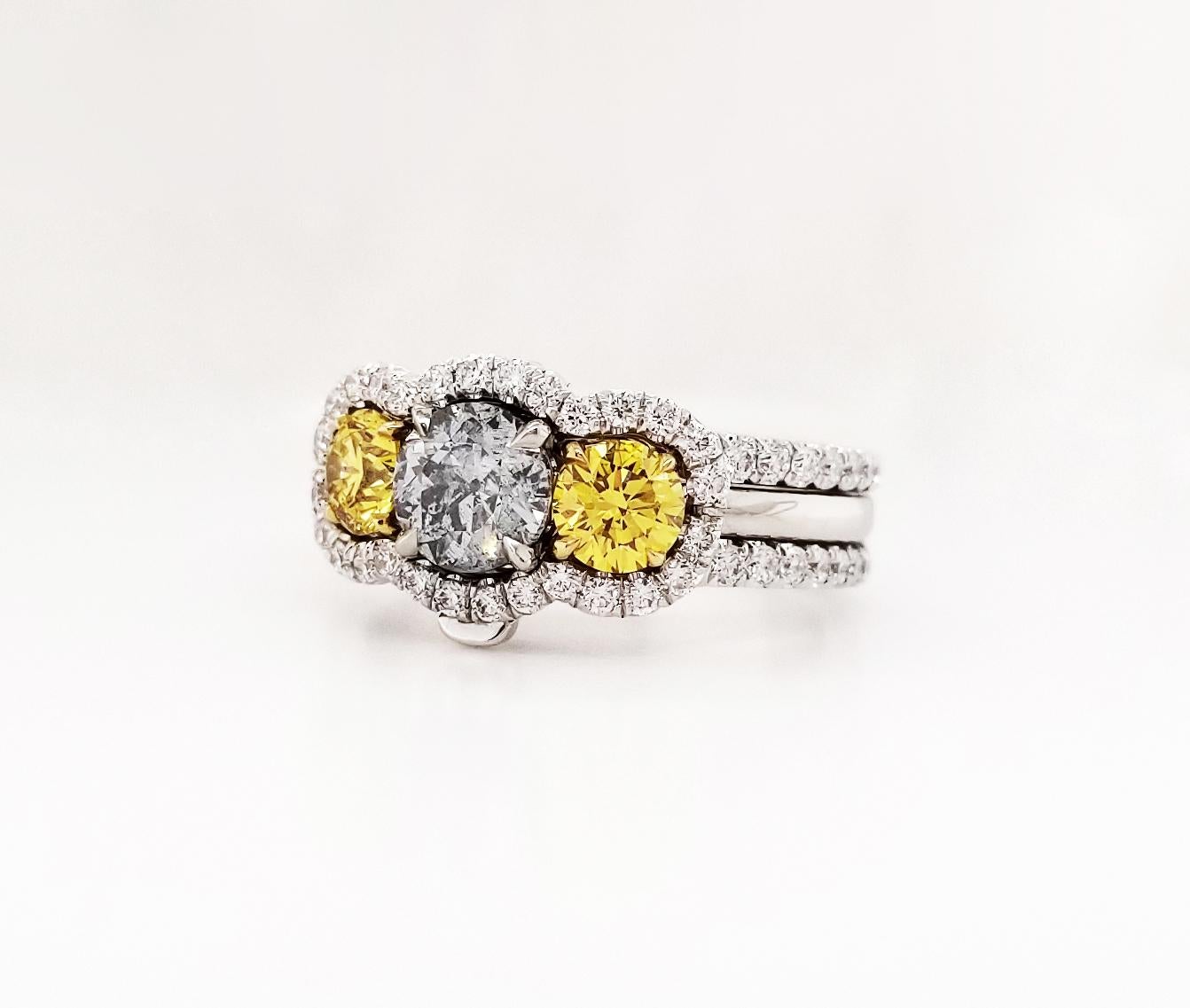 Verlobungsring aus Platin mit grau-blauen und leuchtend gelben Diamanten, GIA (Rundschliff) im Angebot