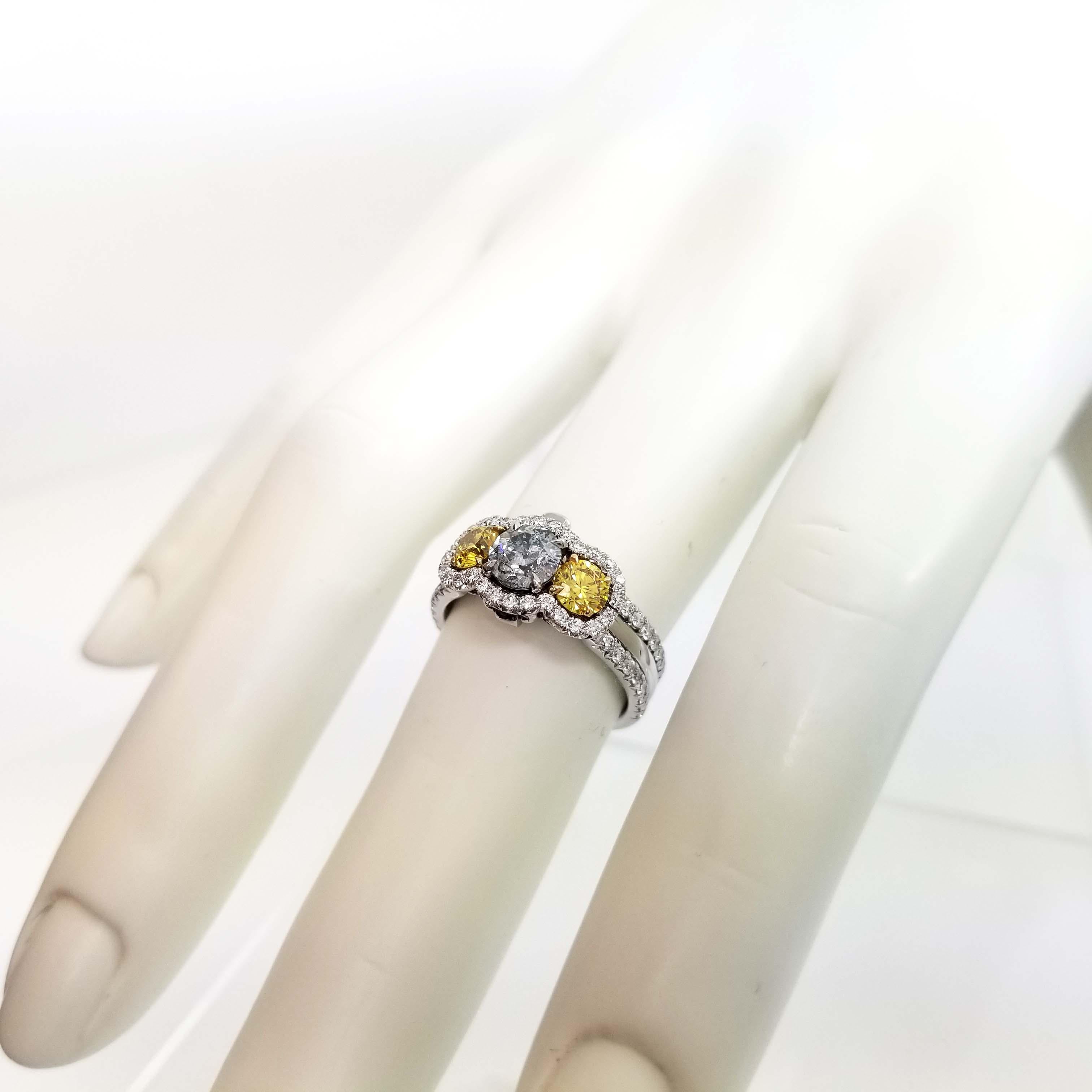 Verlobungsring aus Platin mit grau-blauen und leuchtend gelben Diamanten, GIA im Zustand „Neu“ im Angebot in New York, NY