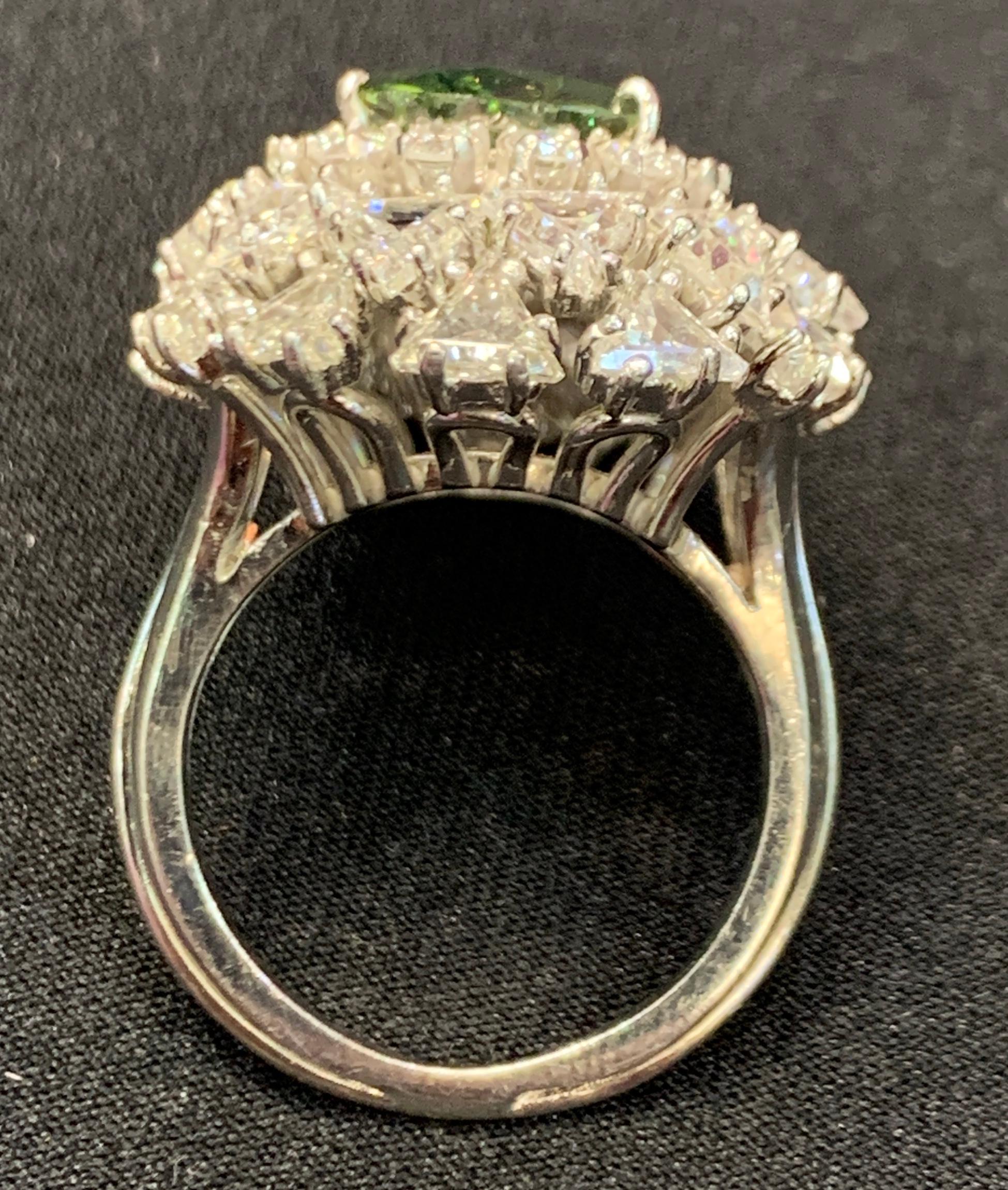 Fancy Green Diamond Cocktail Ring In Excellent Condition For Sale In New York, NY