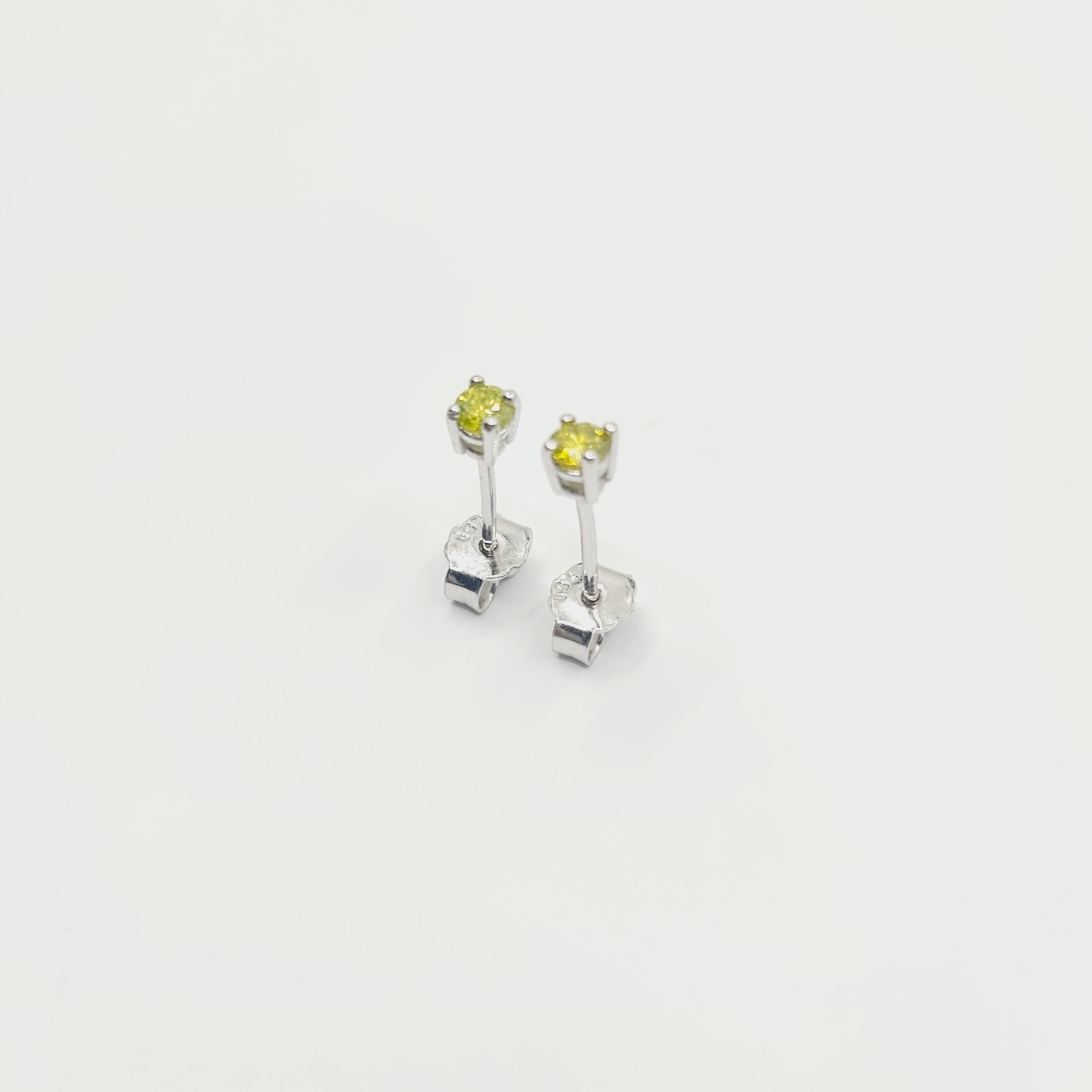 Fancy Green Diamond Earrings 0.24 Ct Fancy Intense Green/VS 18k Gold For Sale 3