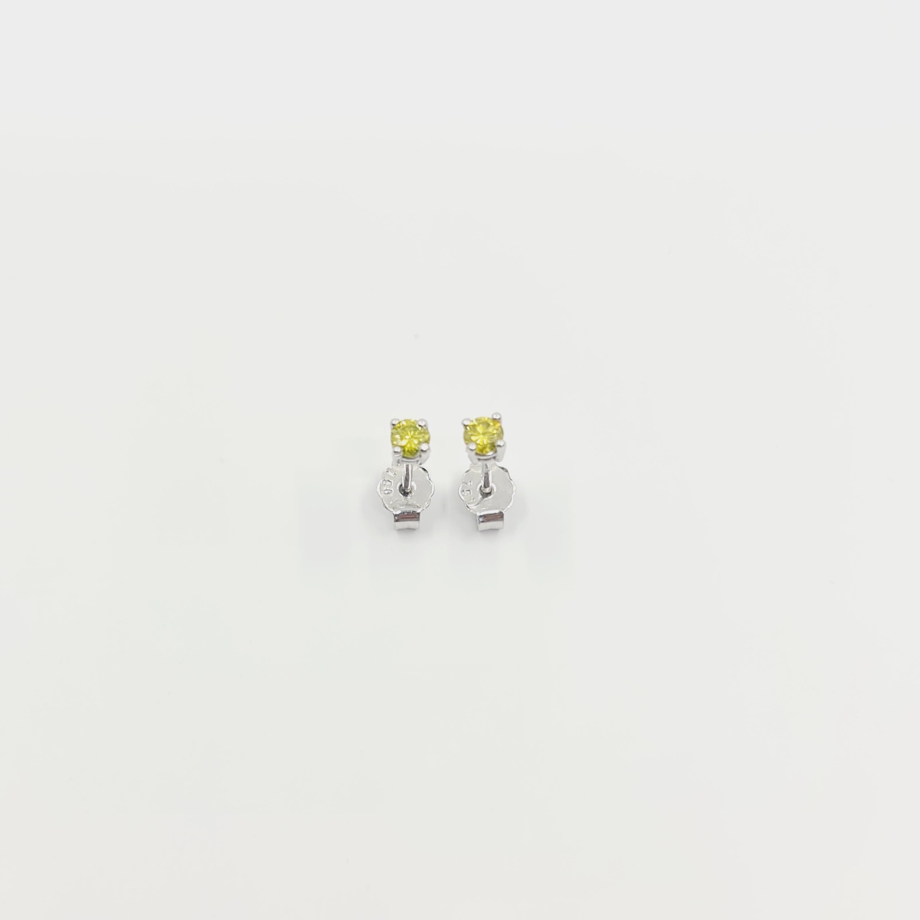 Fancy Green Diamond Earrings 0.24 Ct Fancy Intense Green/VS 18k Gold In New Condition For Sale In Darmstadt, DE