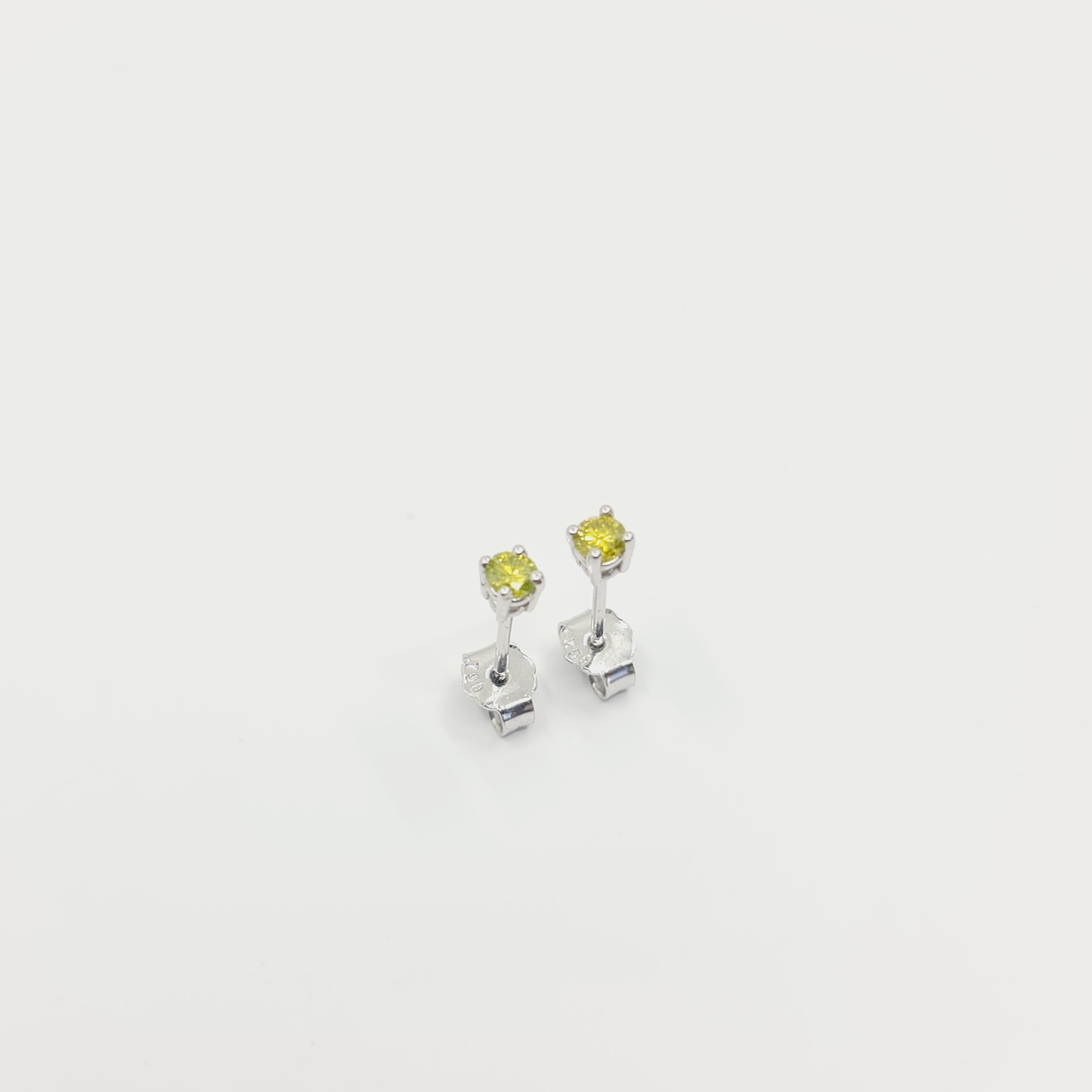 Fancy Green Diamond Earrings 0.24 Ct Fancy Intense Green/VS 18k Gold For Sale 1