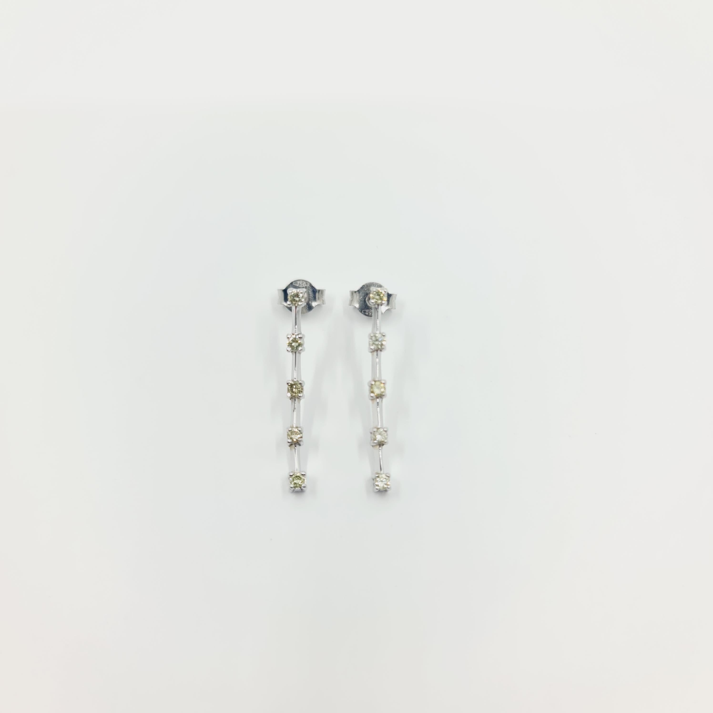 Fancy Green Diamond Earrings 0.25 Ct Fancy Intense Green/VS 18k Gold For Sale 3