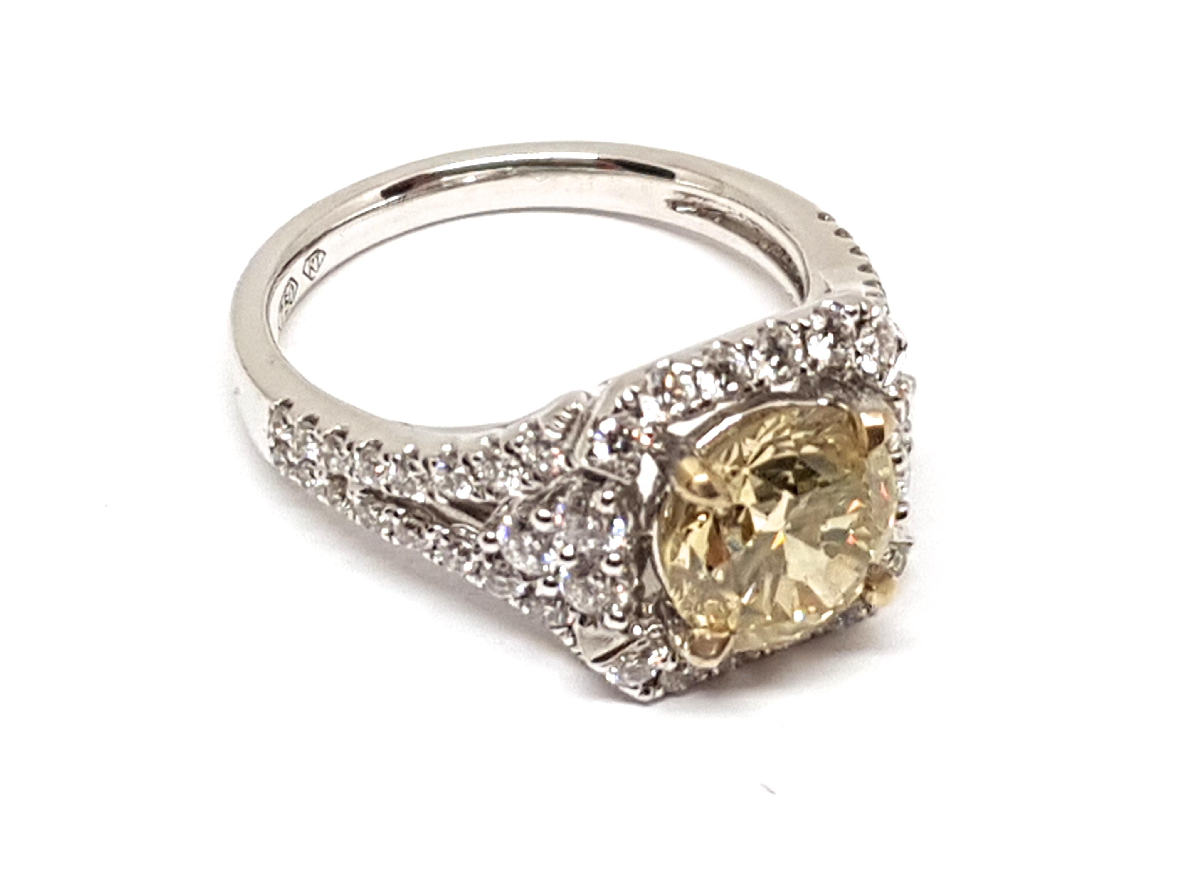 Fancy Greenish Yellow Diamond Engagement Bridal Wedding White Gold 18 Karat Ring For Sale 3