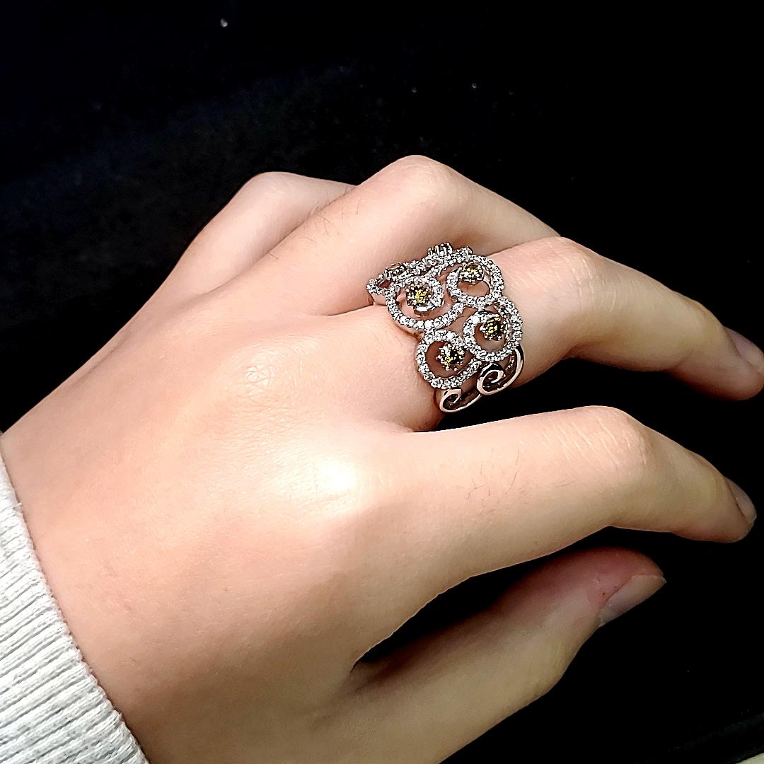 Ausgefallener grünlich-gelber Diamant-Verlobungsring im Angebot 4