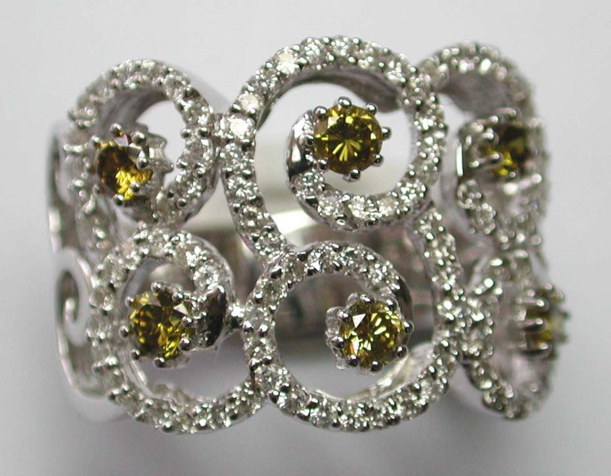 Ausgefallener grünlich-gelber Diamant-Verlobungsring im Angebot 2