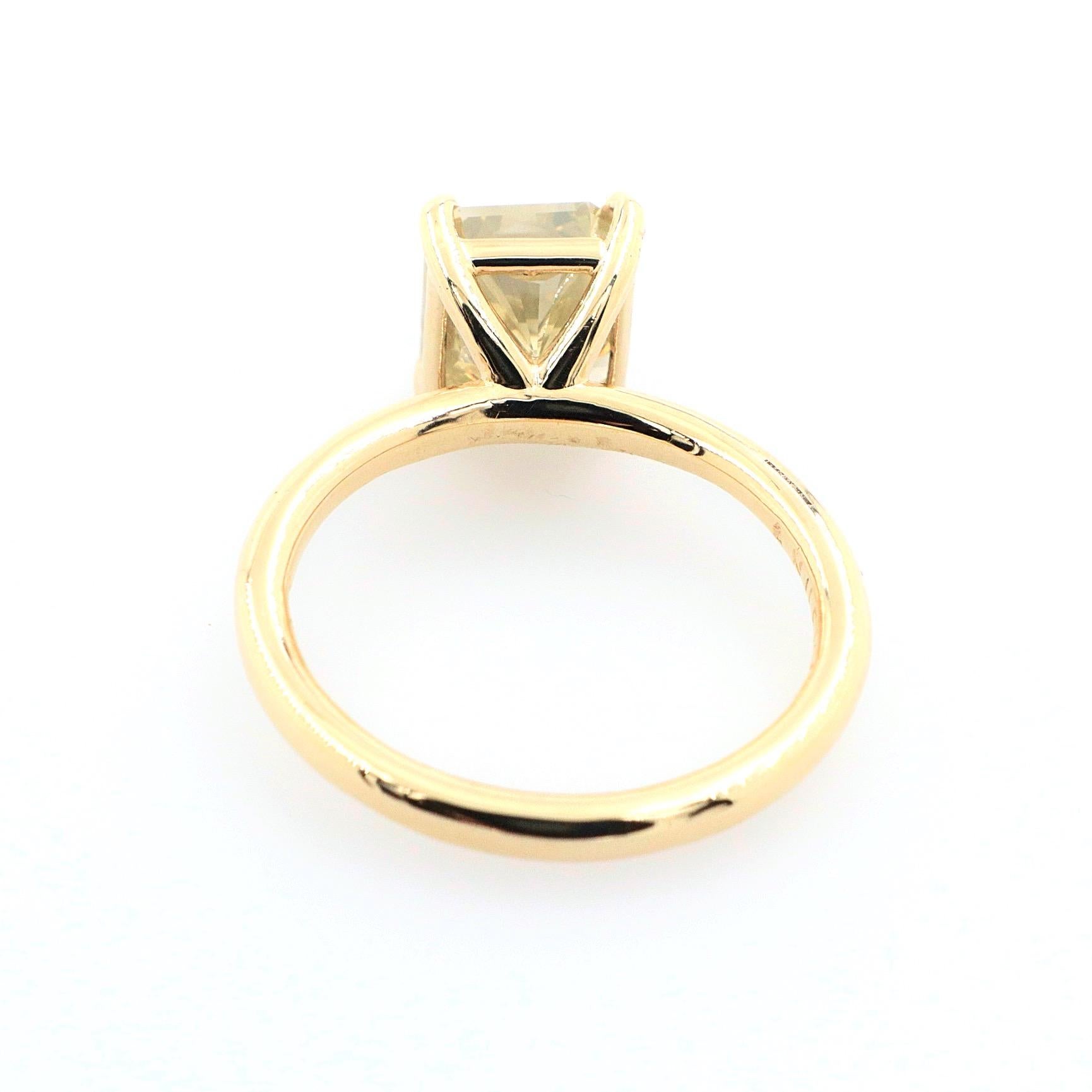 Fancy Greyish Yellow Radiant Cut 2.10 Carat Diamond Solitaire Ring 14 Karat EGL For Sale 3