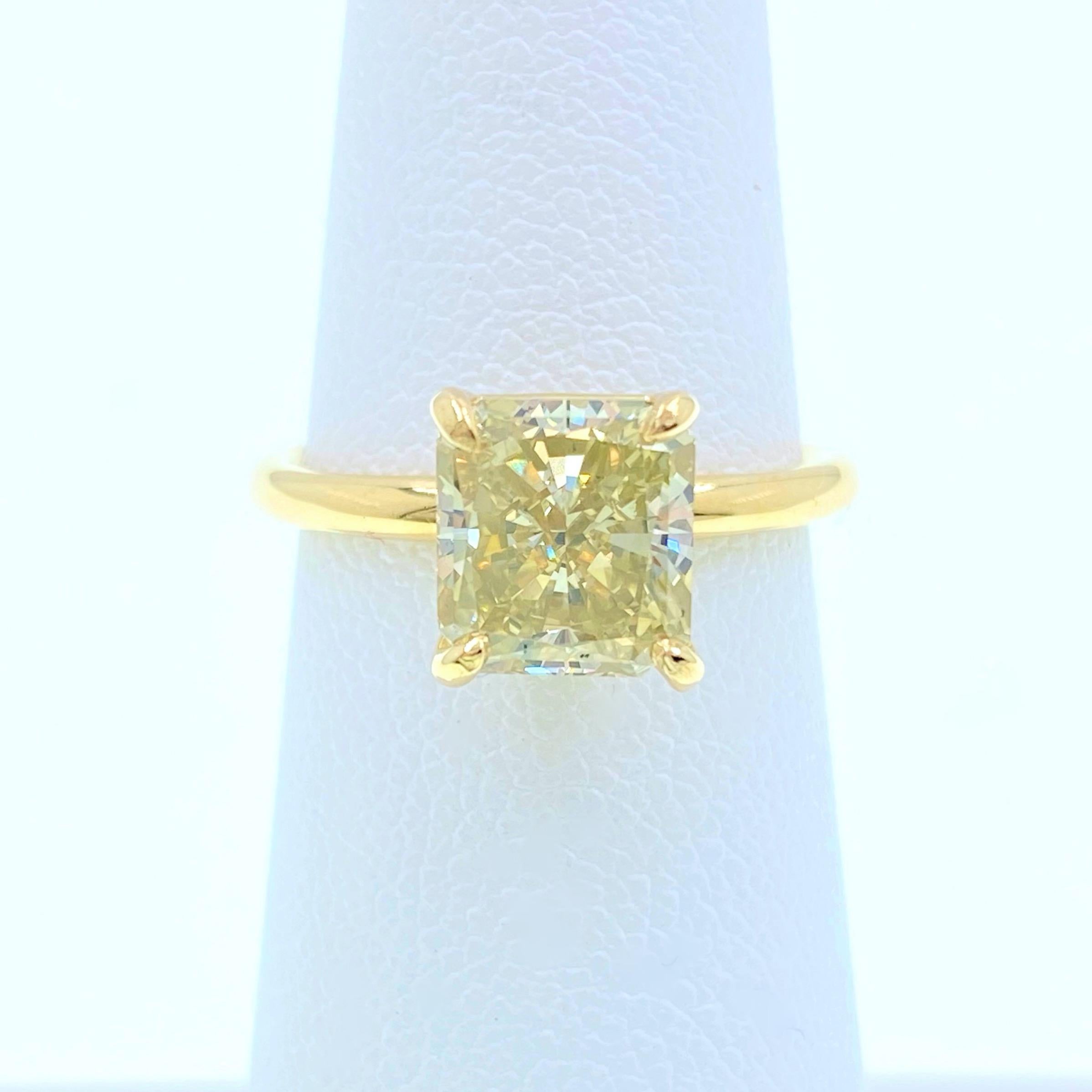 Fancy Greyish Yellow Radiant Cut 2.10 Carat Diamond Solitaire Ring 14 Karat EGL For Sale 2