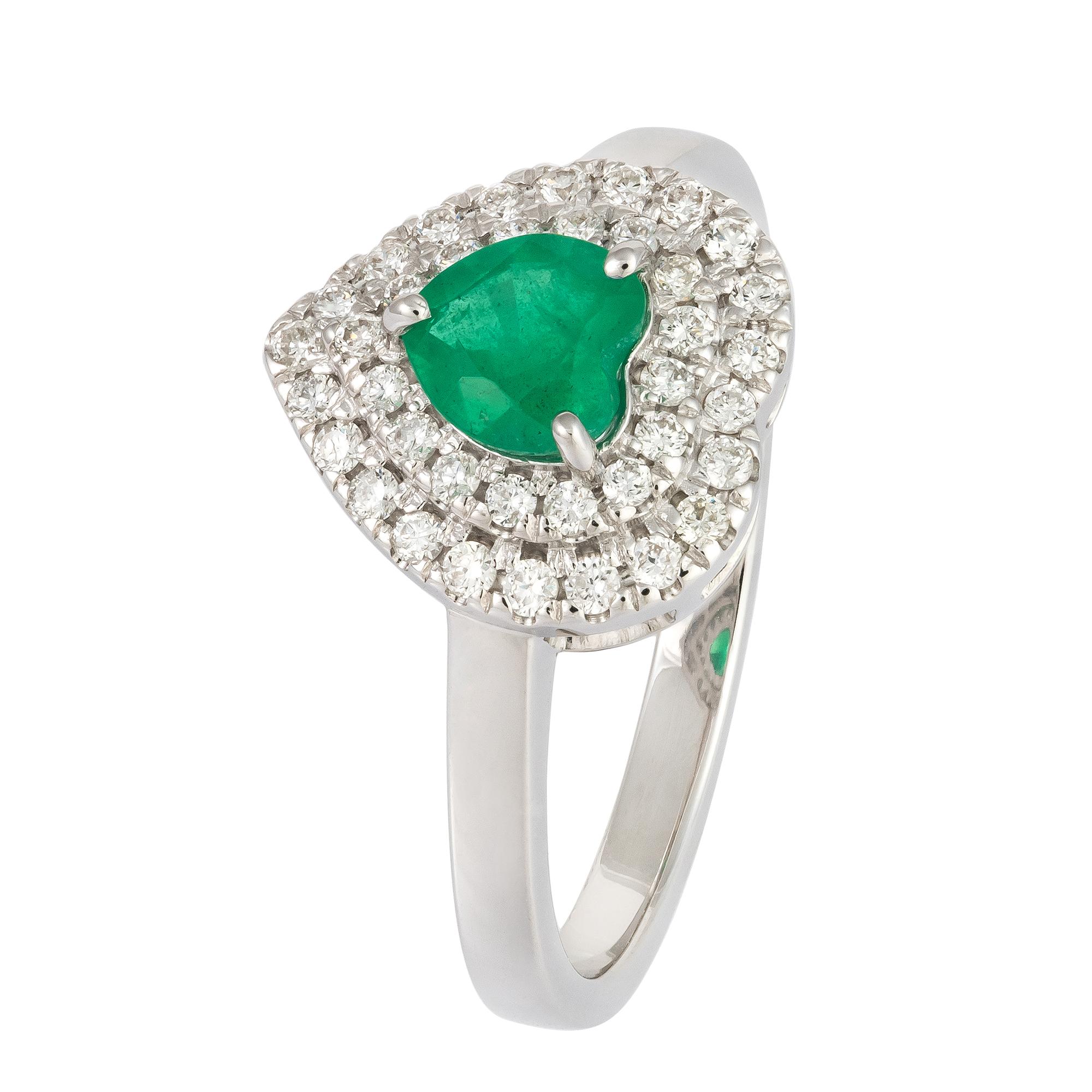 For Sale:  Fancy Heart Emerald White 18K Gold White Diamond Ring for Her 2
