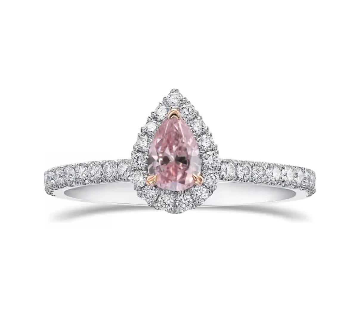 Fancy Intense Pink Diamond 18K Gold Ring In New Condition For Sale In Geneva, CH