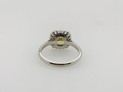 18 Karat Ausgefallener intensiver gelber Diamant im Kissenschliff in Diamantschliff mit Wellenschliff