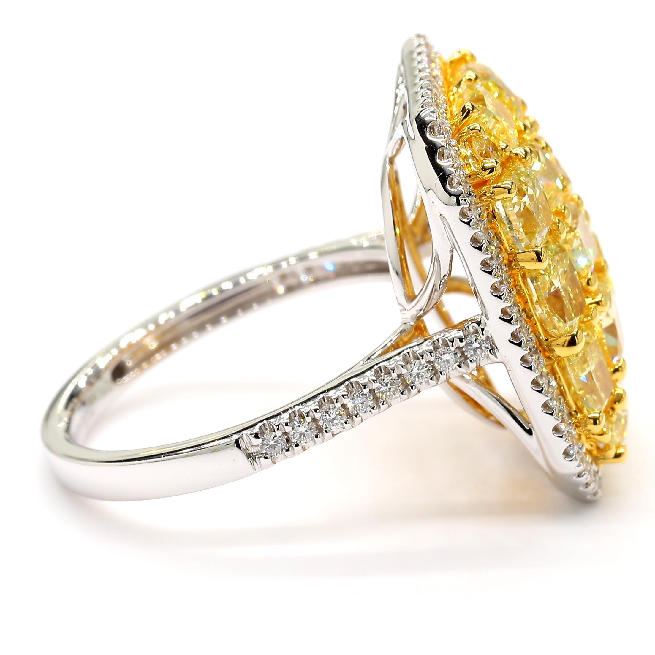 Taglio cuscino MDJ Fancy Intense Yellow Diamond Cluster Ring 4.99 Carati 18K YG *1 of a Kind* in vendita