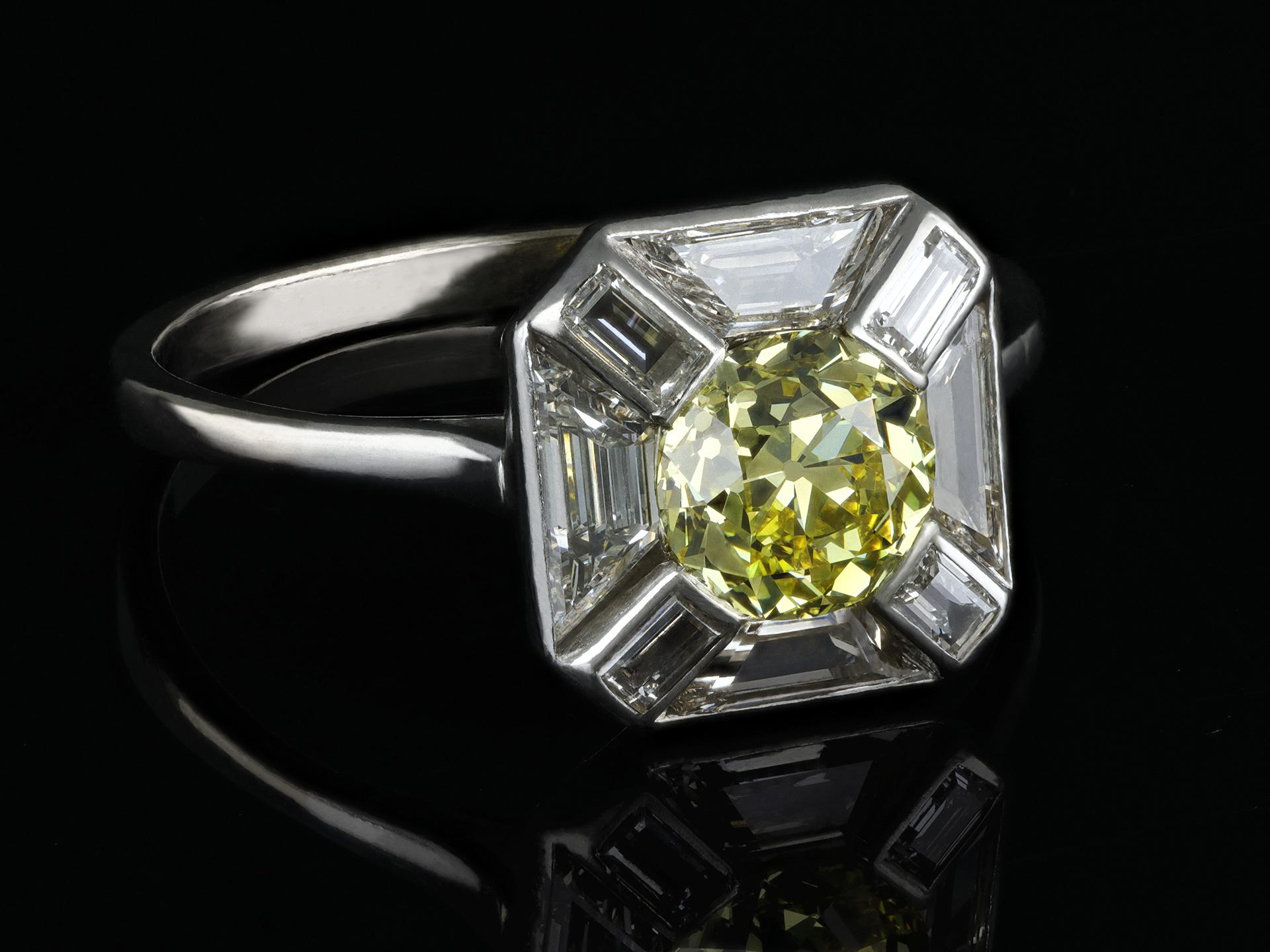 Fancy intense yellow diamond cluster ring, circa 1925. In Good Condition For Sale In London, GB