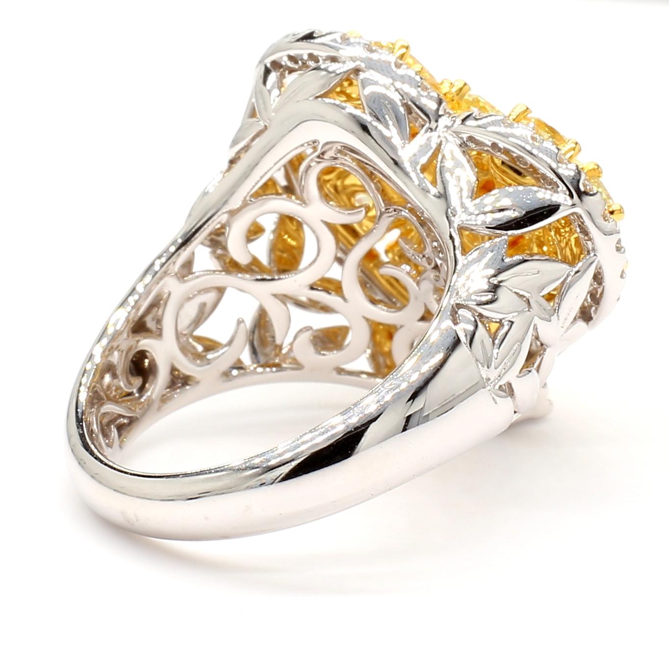Ausgefallener intensiv gelber Diamant-Herz-Cluster-Ring 3,95 Karat 18K YG *1 of a Kind* (Radiantschliff) im Angebot