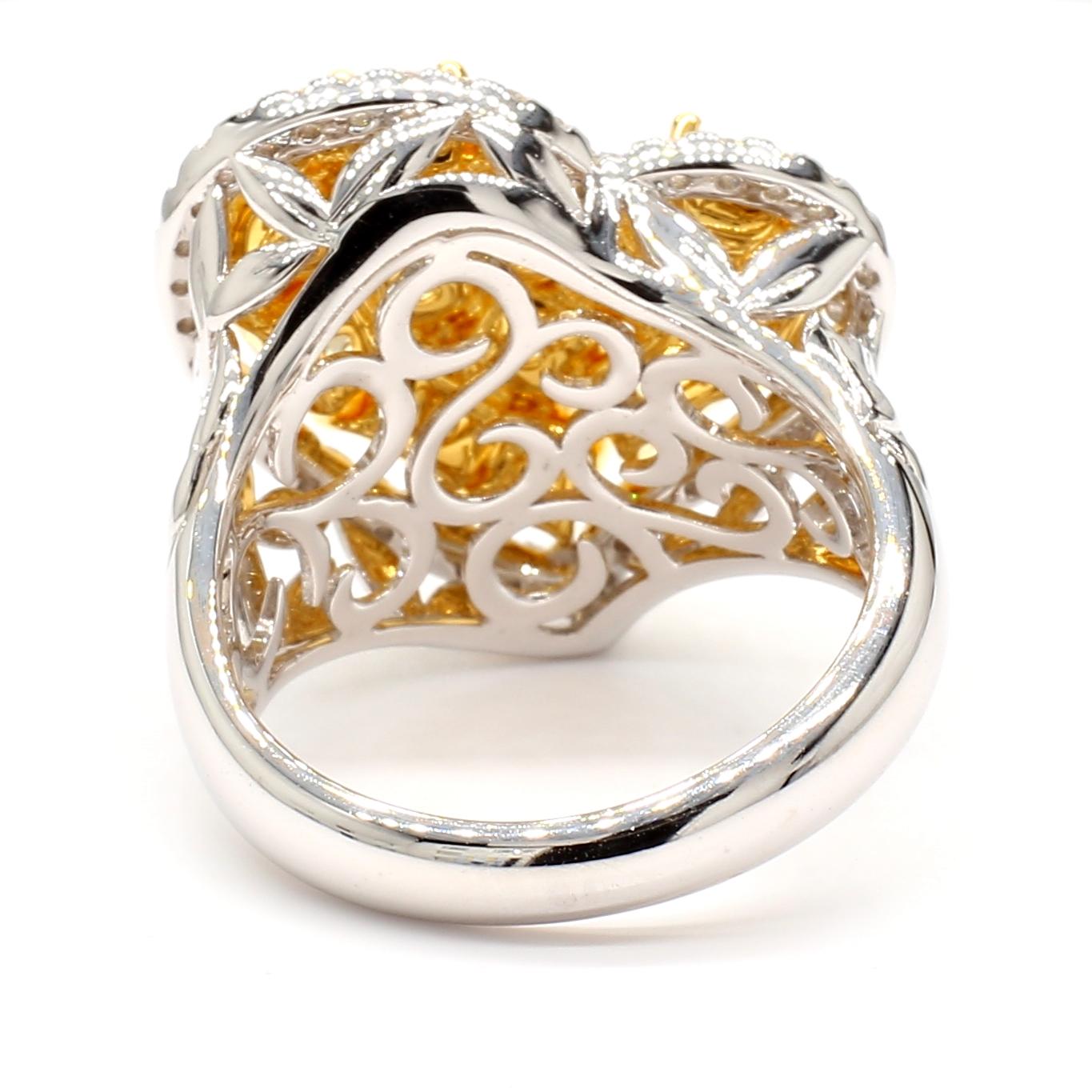 Ausgefallener intensiv gelber Diamant-Herz-Cluster-Ring 3,95 Karat 18K YG *1 of a Kind* im Zustand „Neu“ im Angebot in New York, NY