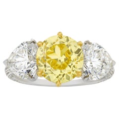 Bague en diamant jaune intense fantaisie de 2,59 carats