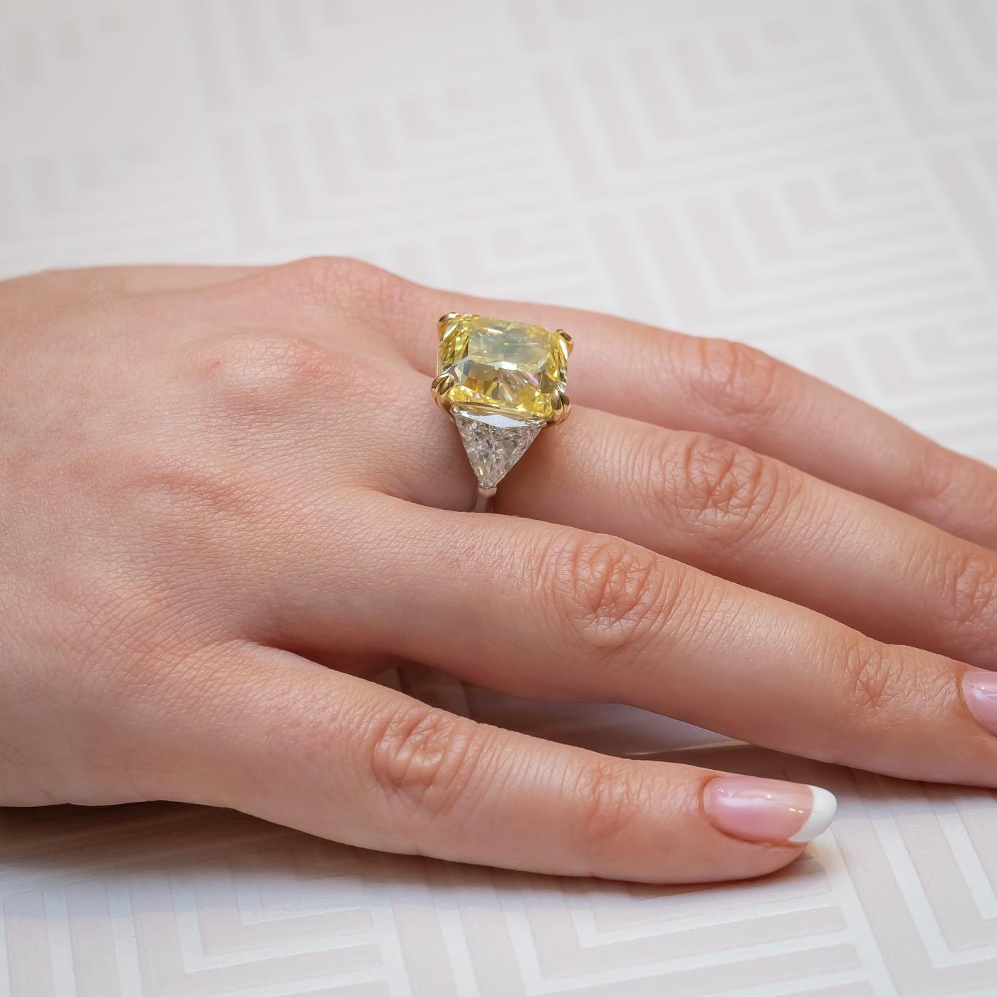 Modern Fancy Intense Yellow Diamond Ring, Platinum and Gold, 14.51 Carats