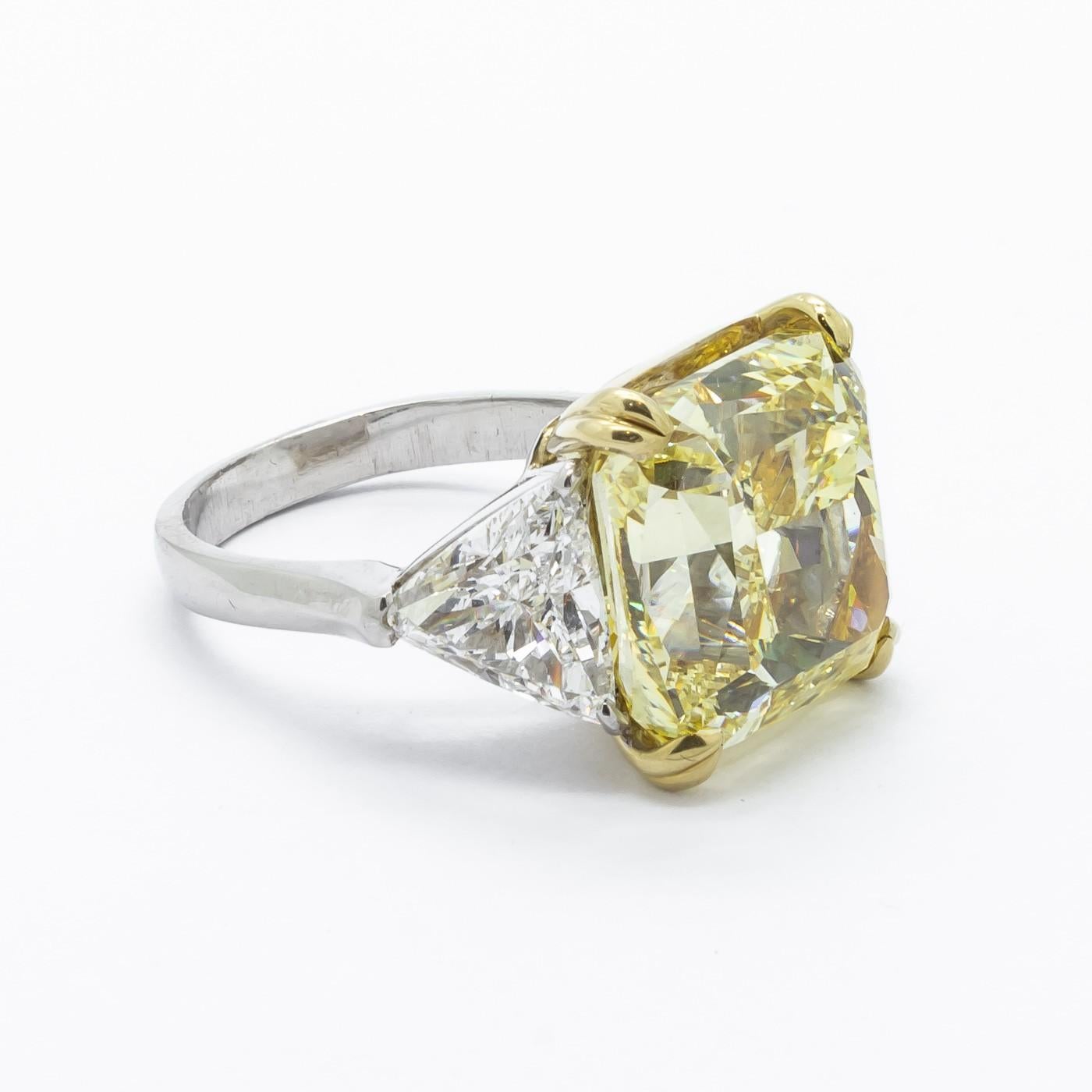 Fancy Intense Yellow Diamond Ring, Platinum and Gold, 14.51 Carats In New Condition In London, GB