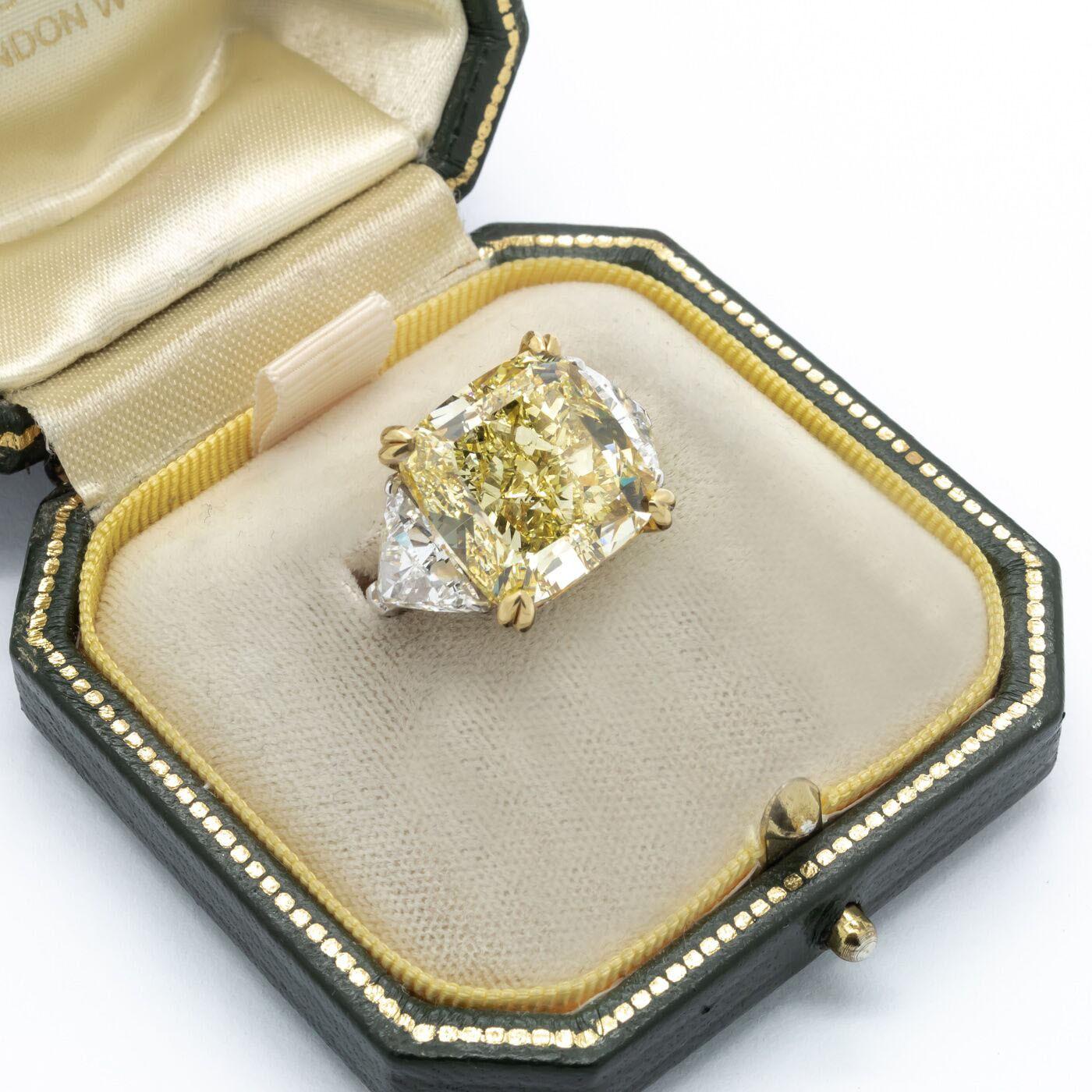 Fancy Intense Yellow Diamond Ring, Platinum and Gold, 14.51 Carats 2