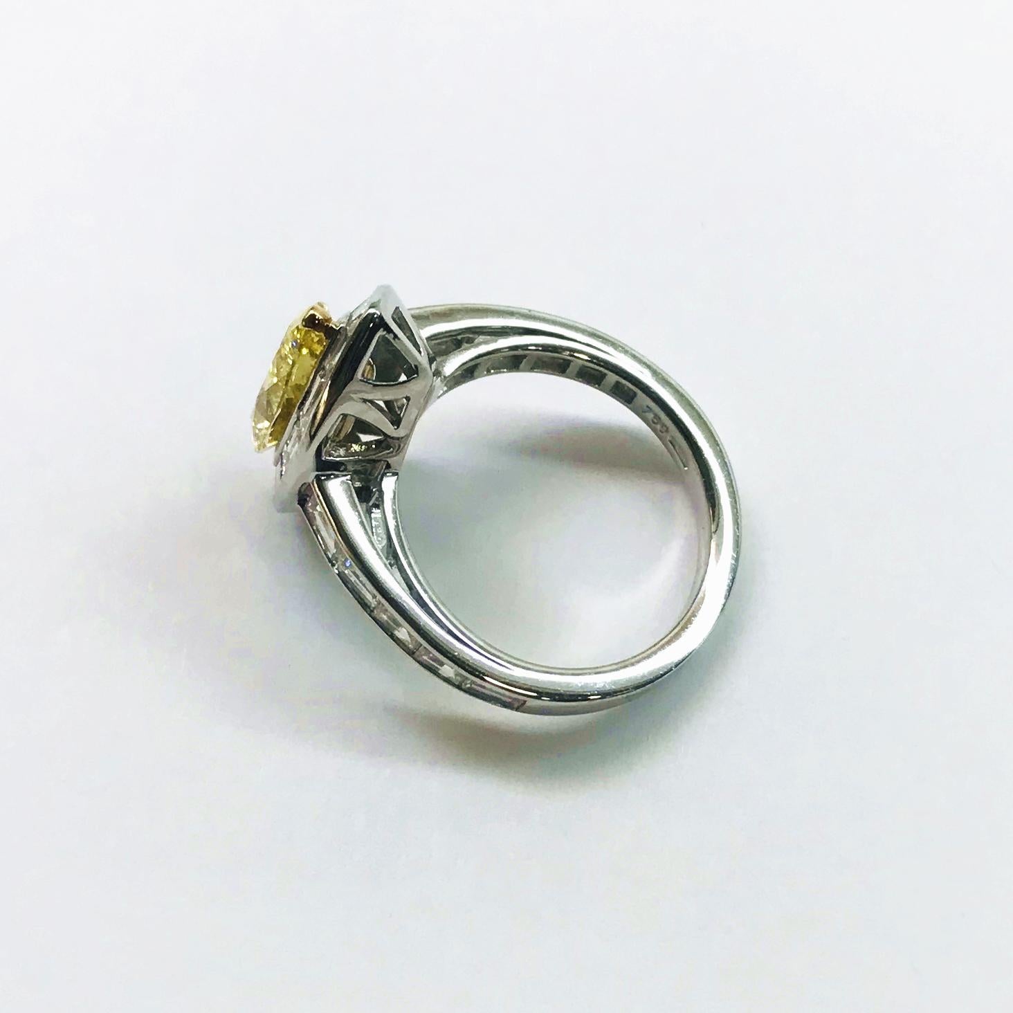Fancy Intense Yellow GIA Certified Diamond Ring In New Condition For Sale In San Francisco, CA