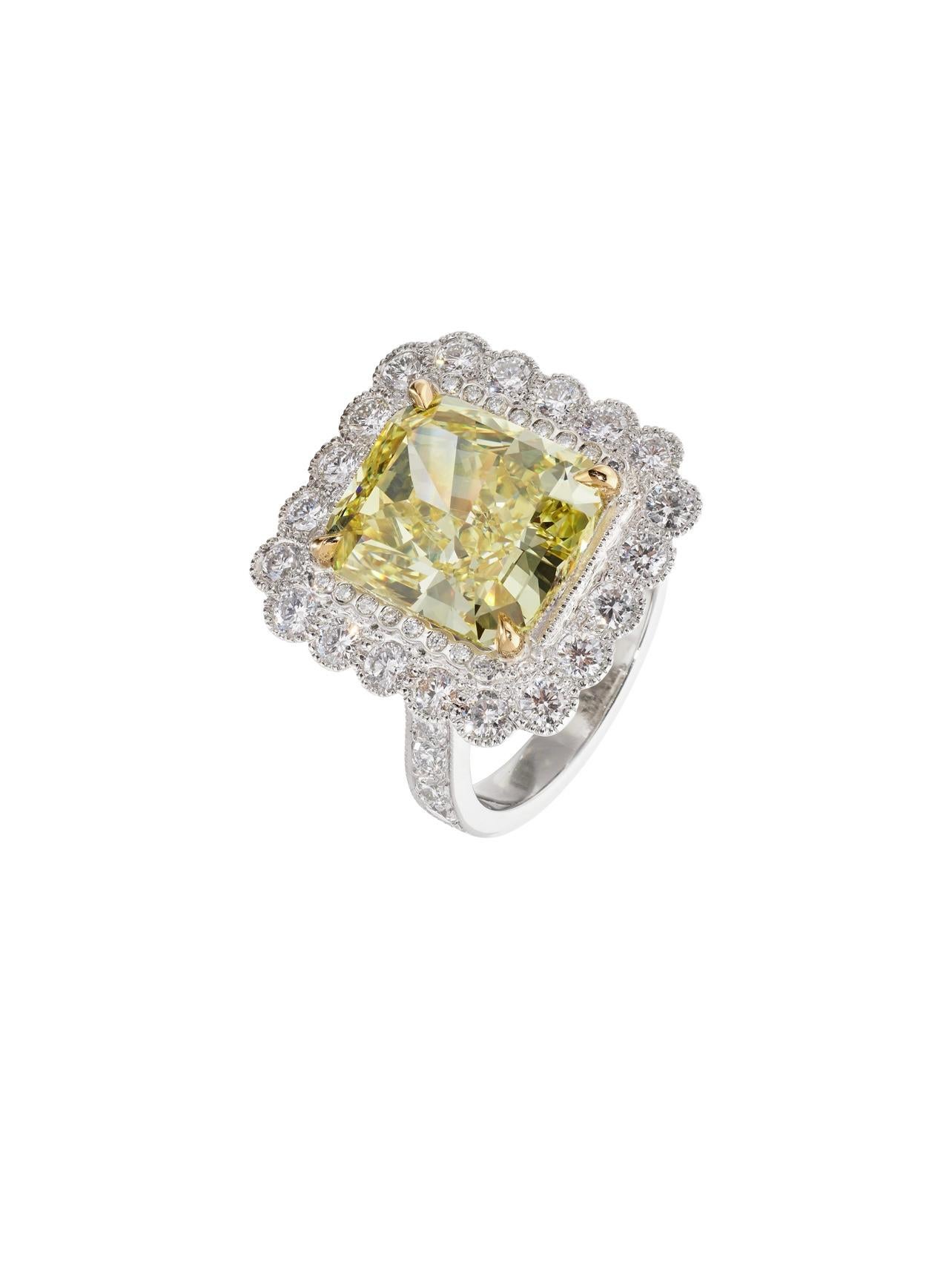 Contemporaneo Anello di fidanzamento con diamante giallo intenso e diamante bianco, GIA in vendita