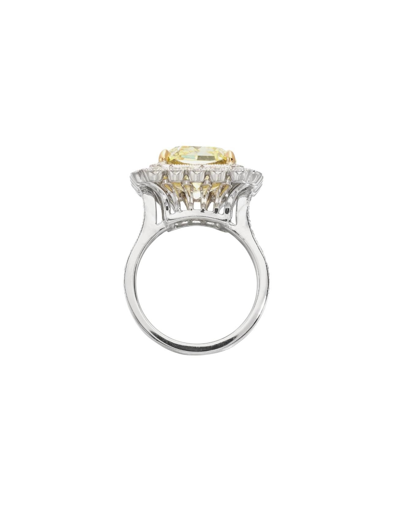 Anello di fidanzamento con diamante giallo intenso e diamante bianco, GIA In condizioni Nuovo in vendita a New York, NY