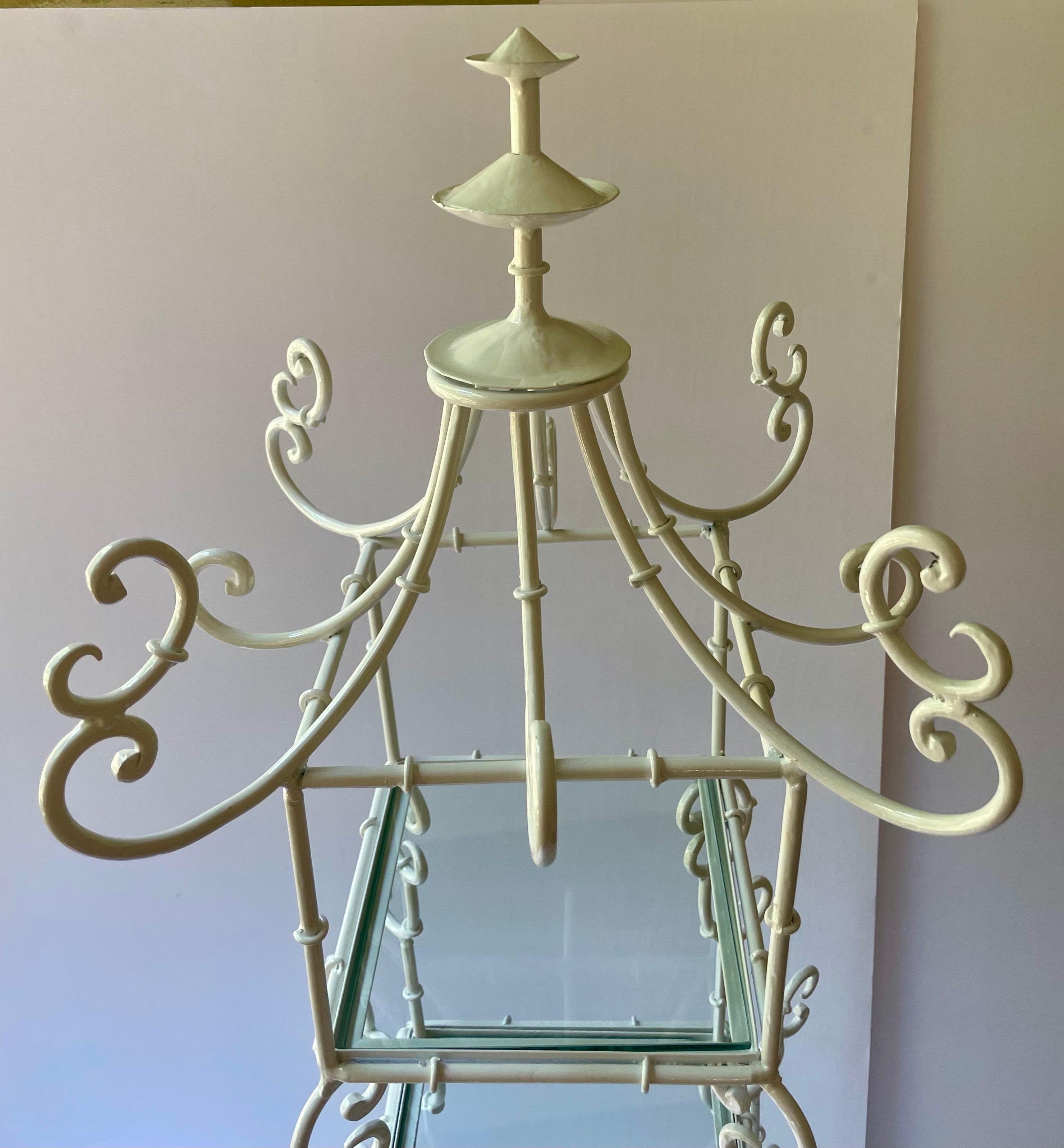 Etagere in ferro battuto con volute italiane di fantasia in vendita 3