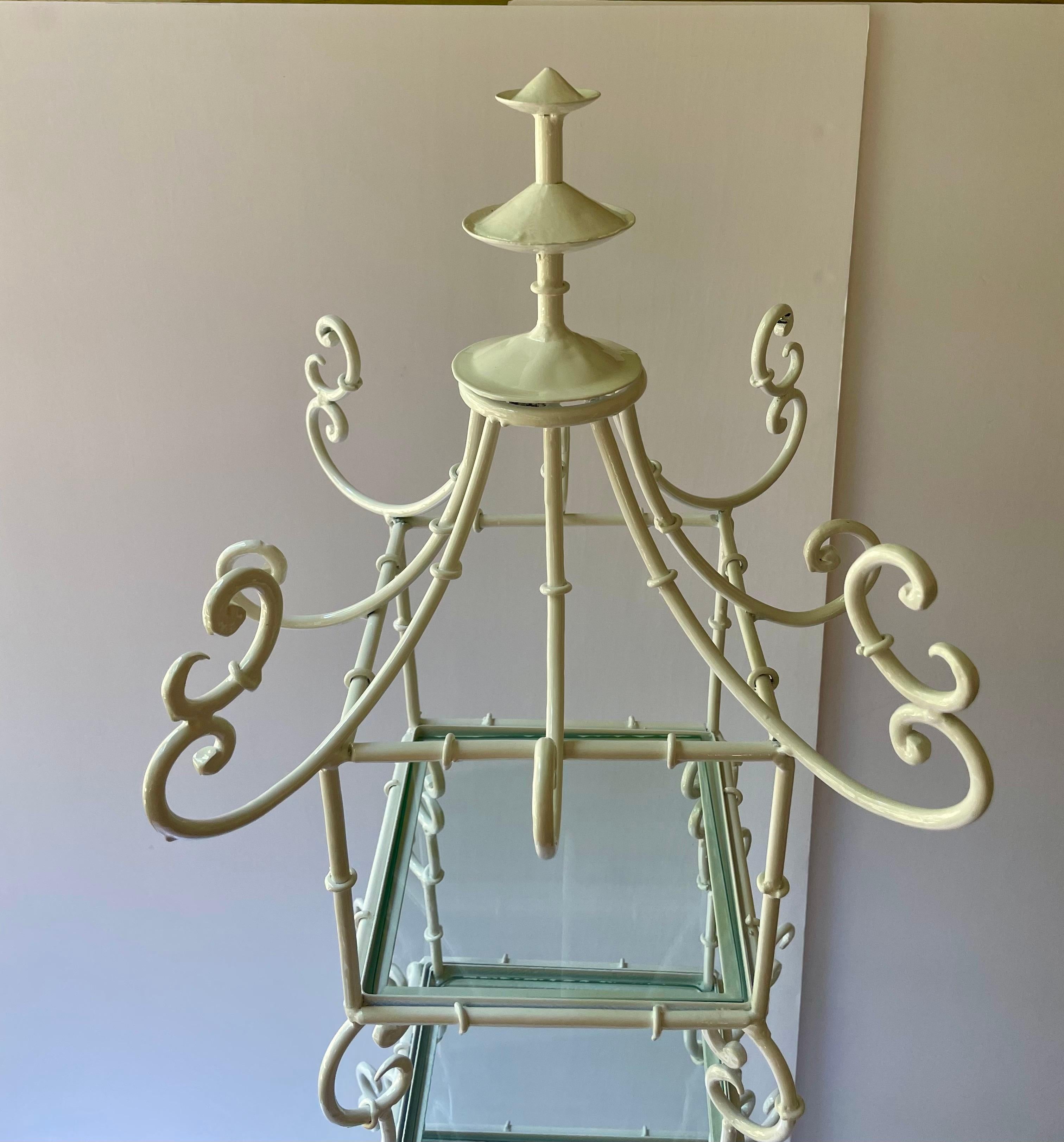 Etagere in ferro battuto con volute italiane di fantasia in vendita 1