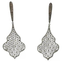 Pendientes de diamantes de fantasía grandes Paradizia de 2,47 quilates con pavé