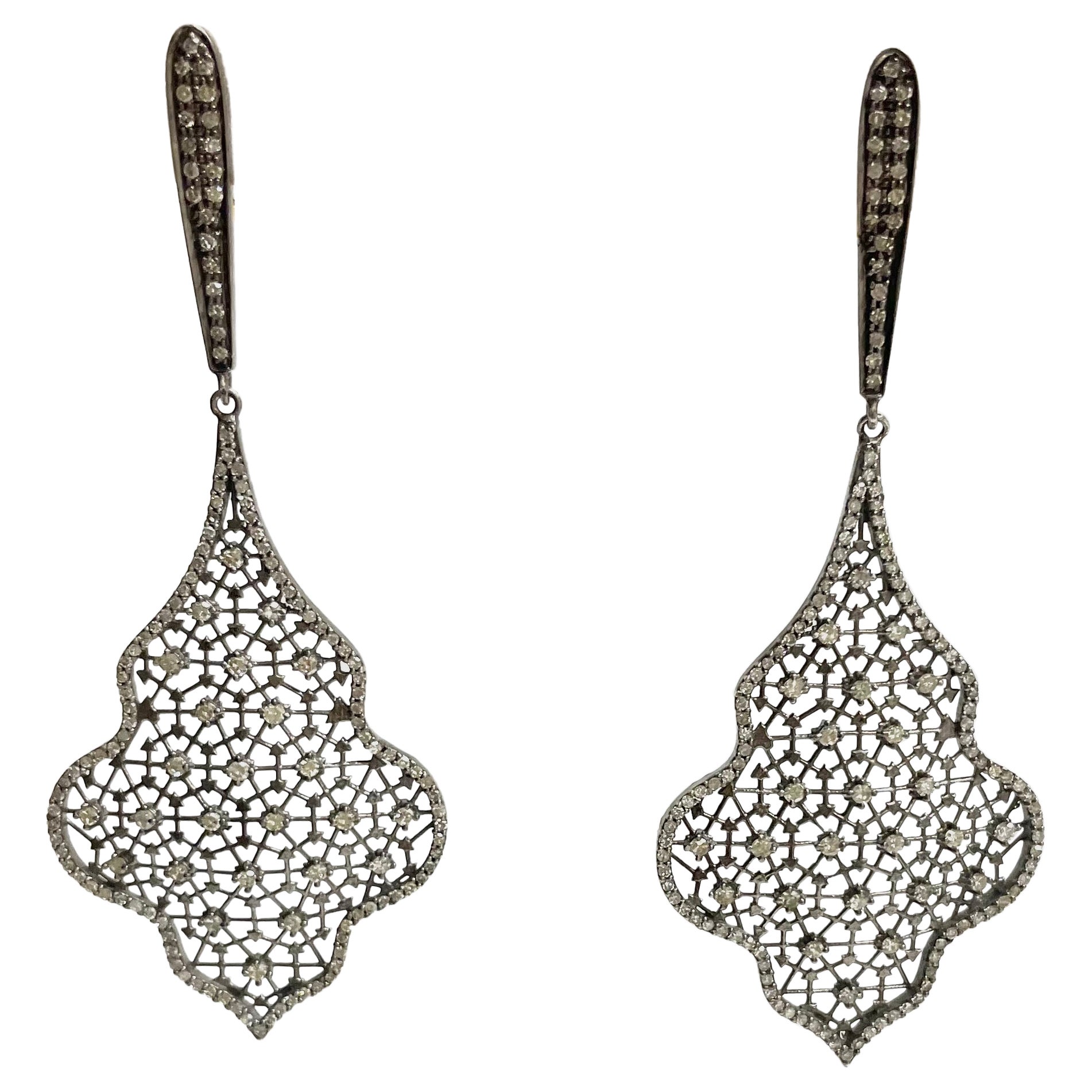 Große 2,47 Karat Pavé-Diamant-Ohrringe mit Paradizia- Webb im Angebot