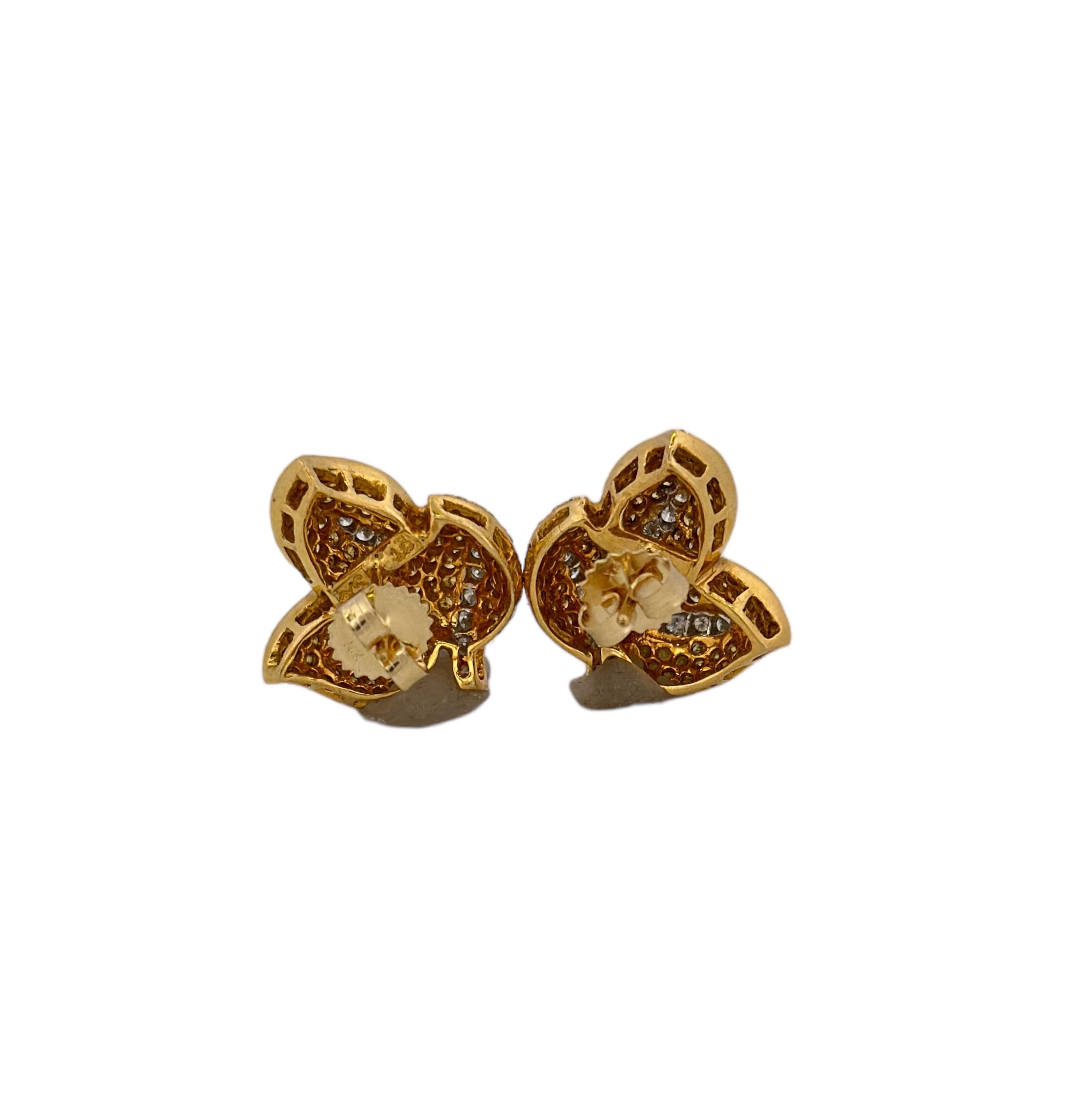 Round Cut Fancy Leaf  Shaped White and Yellow Diamond Earrings For Sale