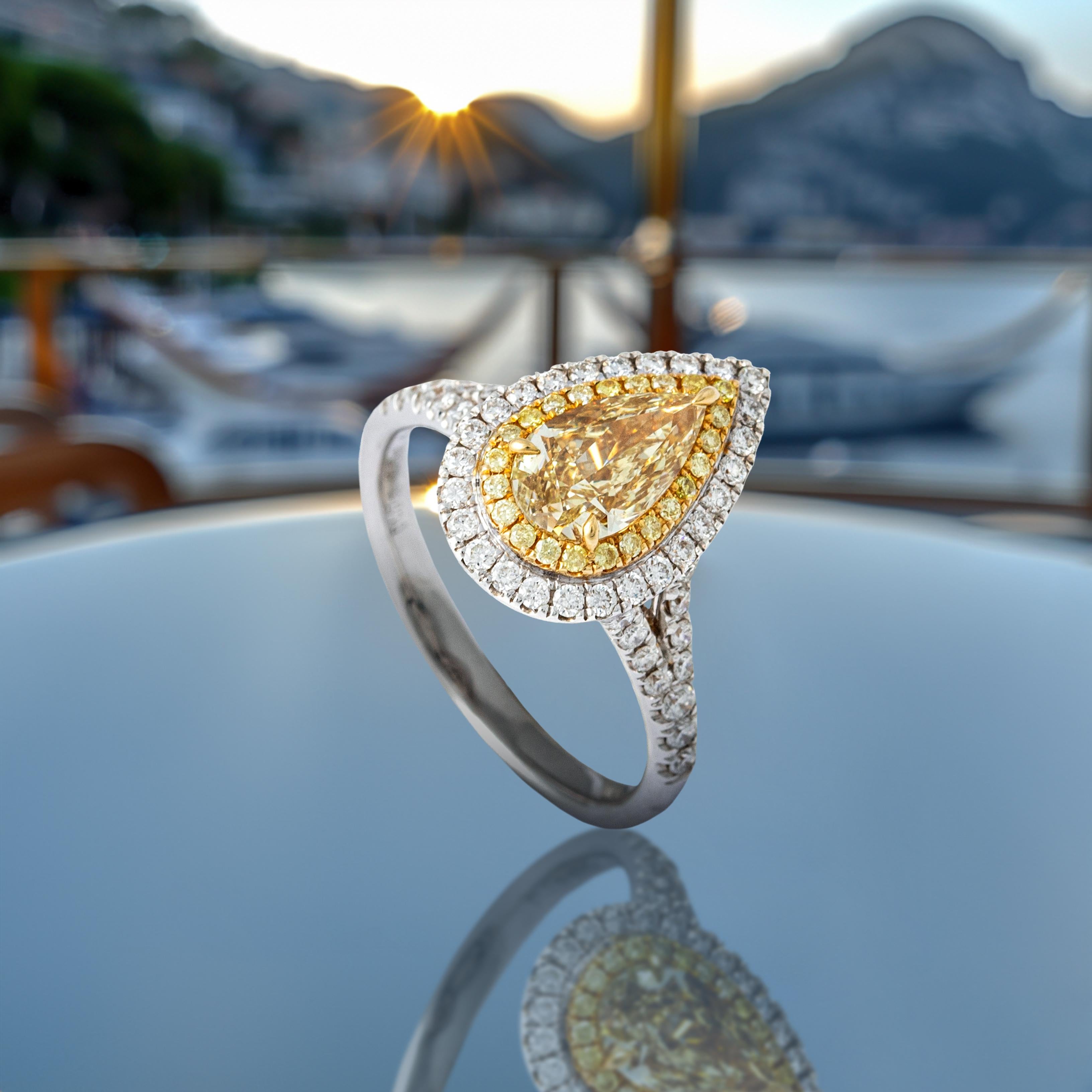 Bague fantaisie en or blanc 18 carats avec diamant jaune brun clair en vente 1