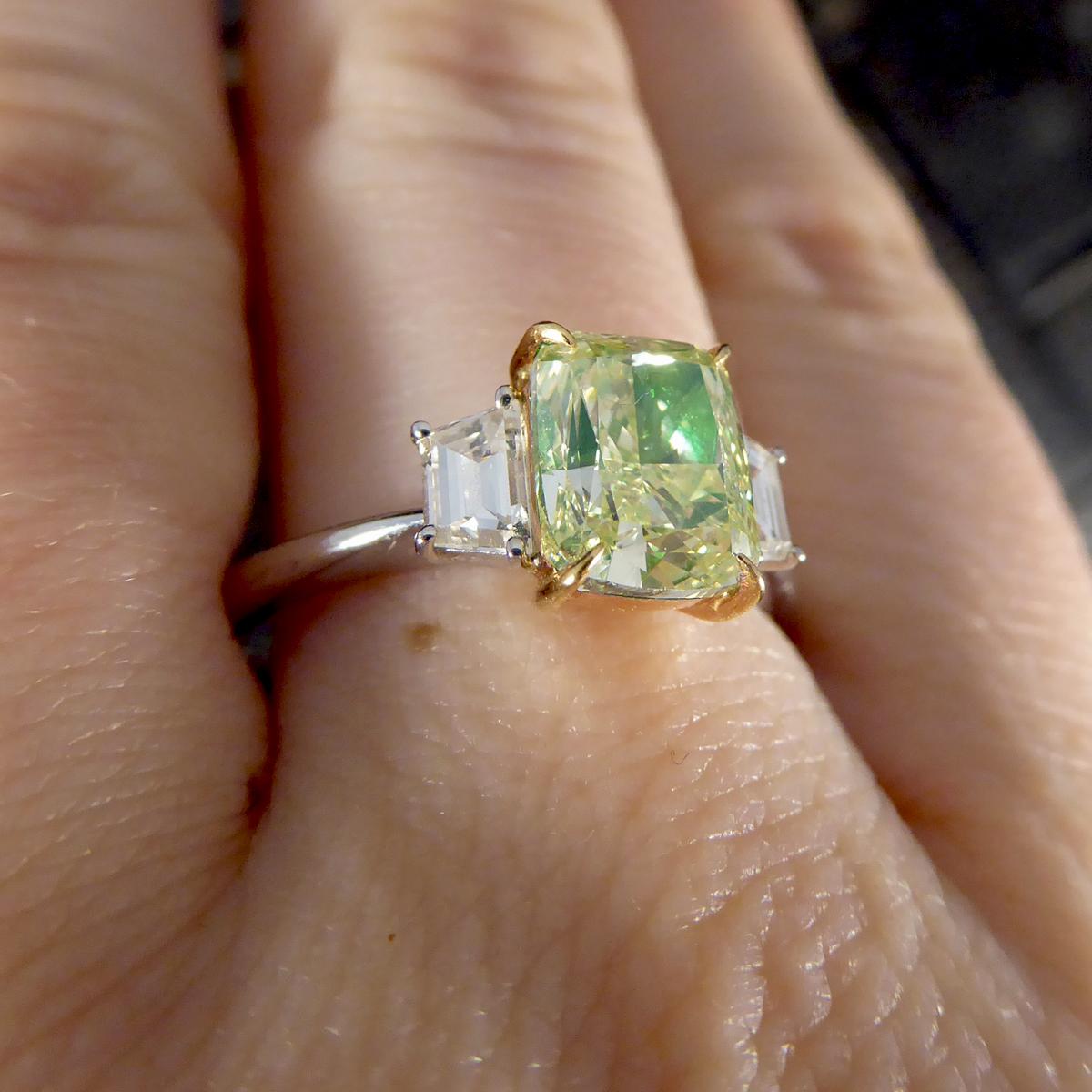 Fancy Light Green 2.40ct Diamond Three-Stone Ring in 18ct White and Rose Gold In Good Condition In Yorkshire, West Yorkshire