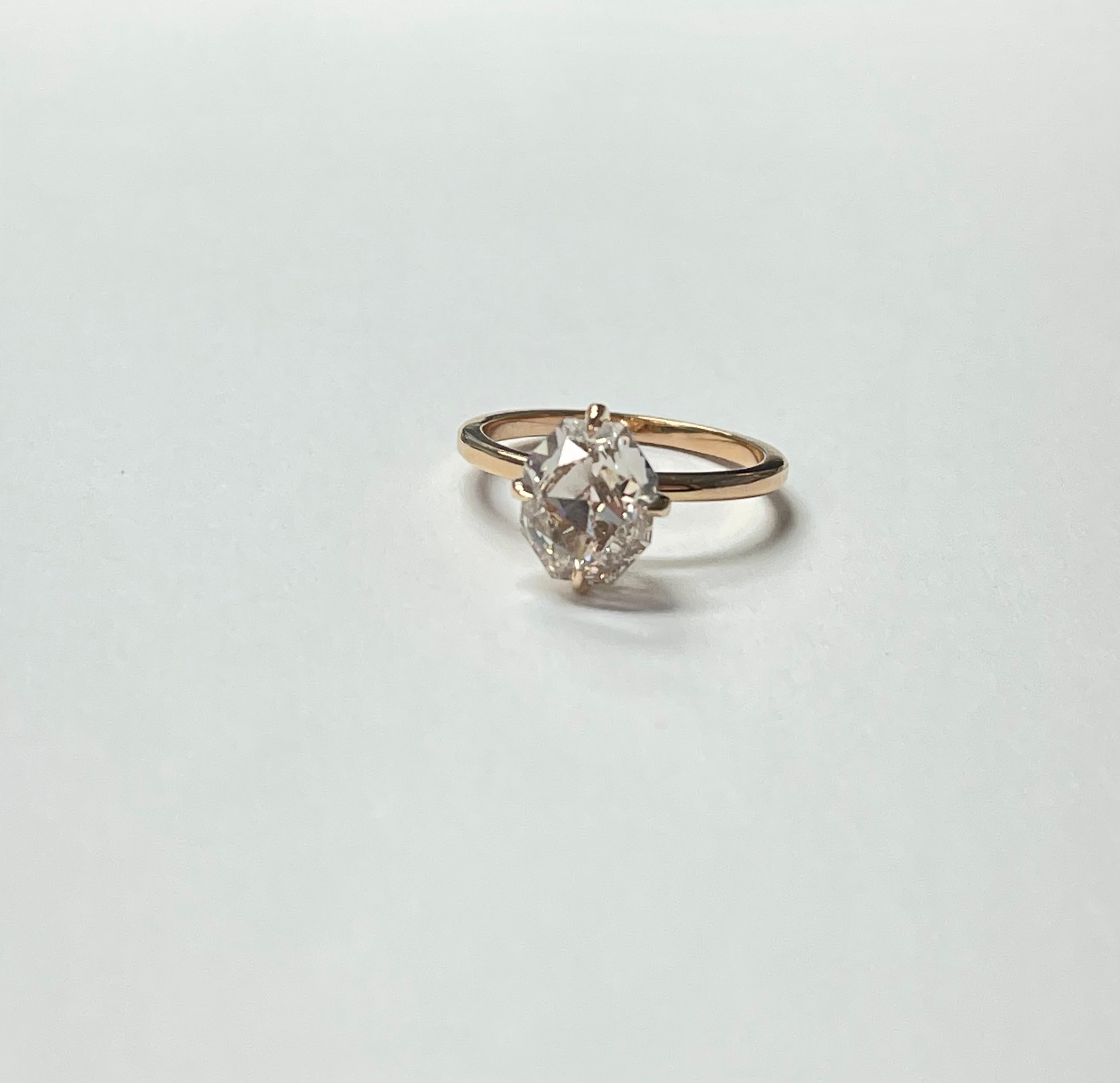 Bague de fiançailles en or rose avec diamant octogonal de couleur brun rosé, GIA en vente 1