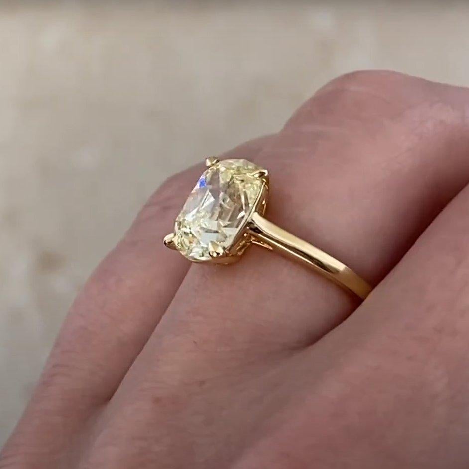 Fancy Light Yellow Antique Cushion Cut Diamond (GIA Approx 2.70-Carats) Ring In Excellent Condition For Sale In New York, NY