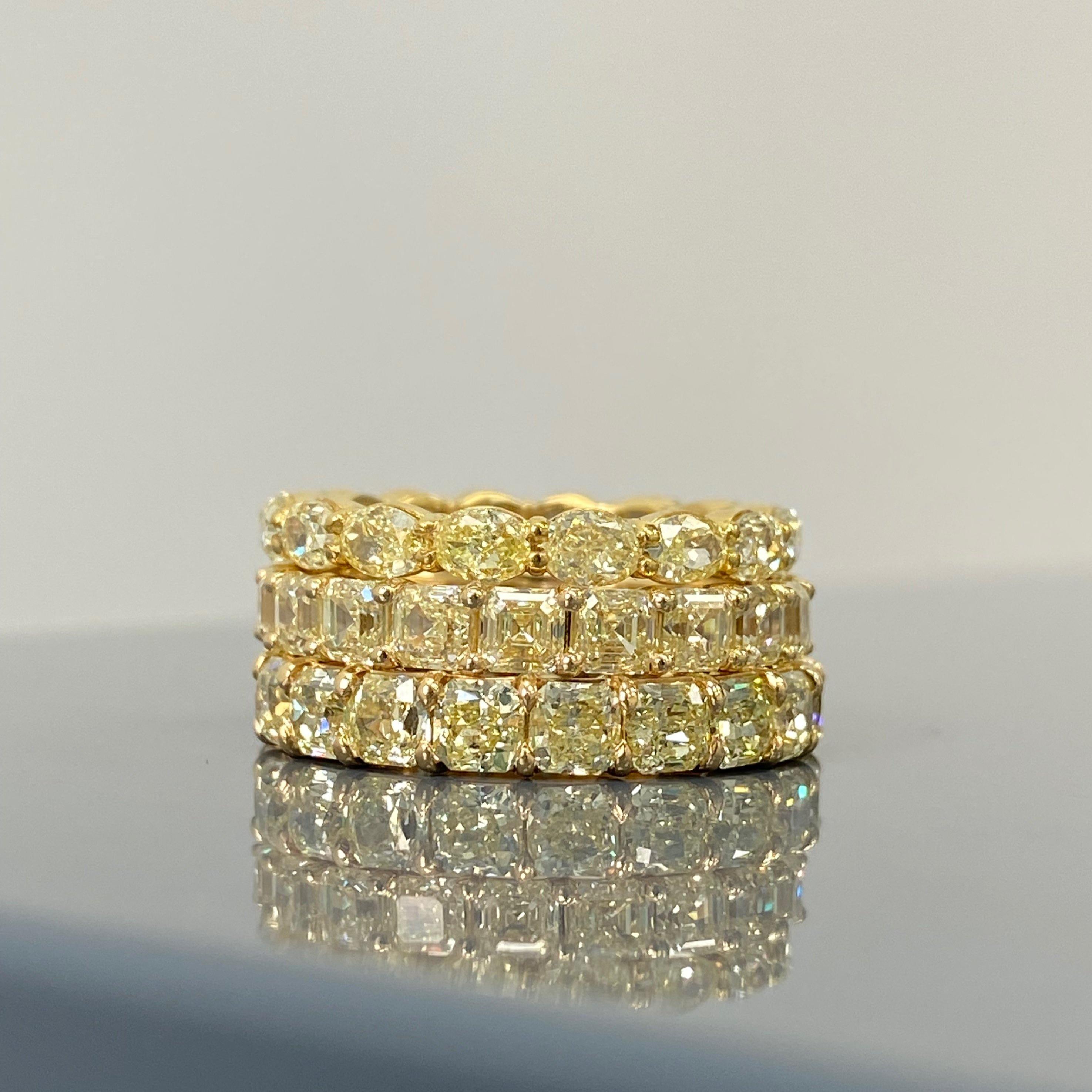 Fancy Light Yellow Asscher Cut Diamond Eternity Band im Zustand „Neu“ in New York, NY
