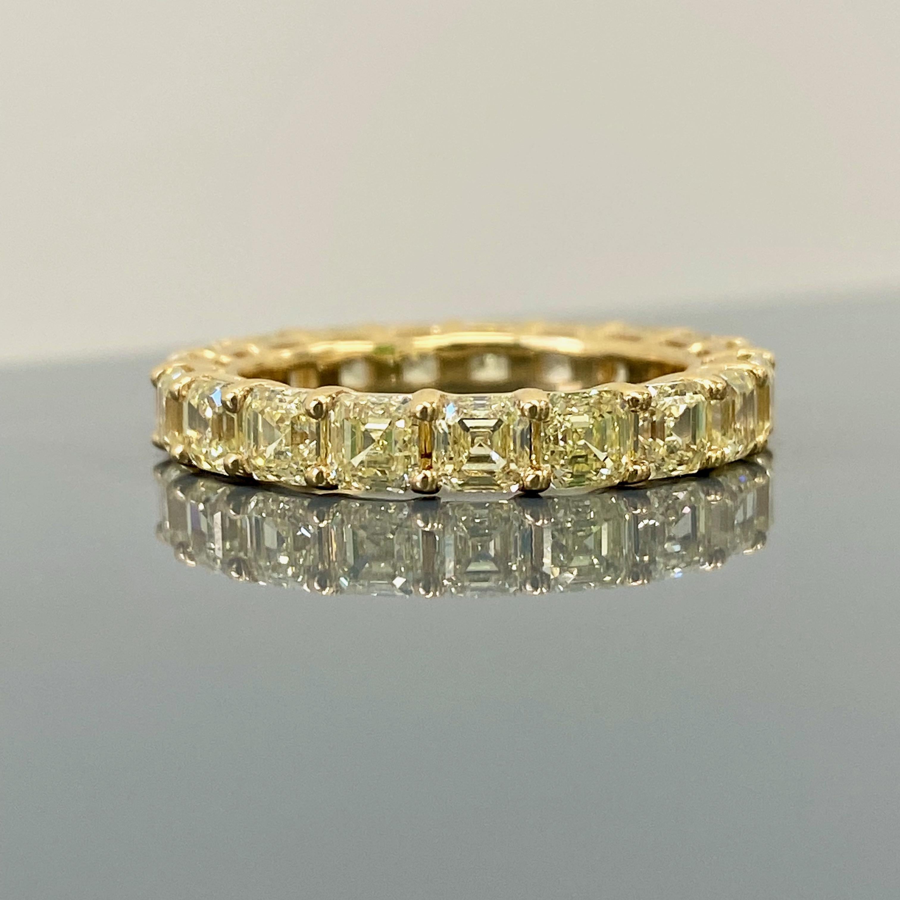 Fancy Light Yellow Asscher Cut Diamond Eternity Band Damen im Angebot