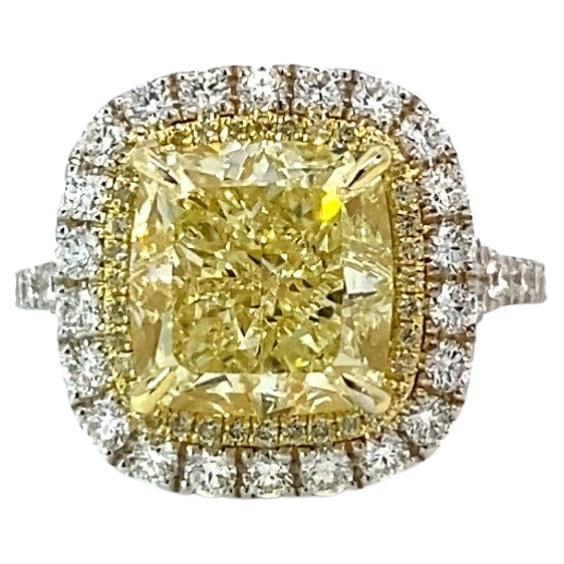 Fancy Light Yellow Cushion Diamond Ring (Moderne) im Angebot
