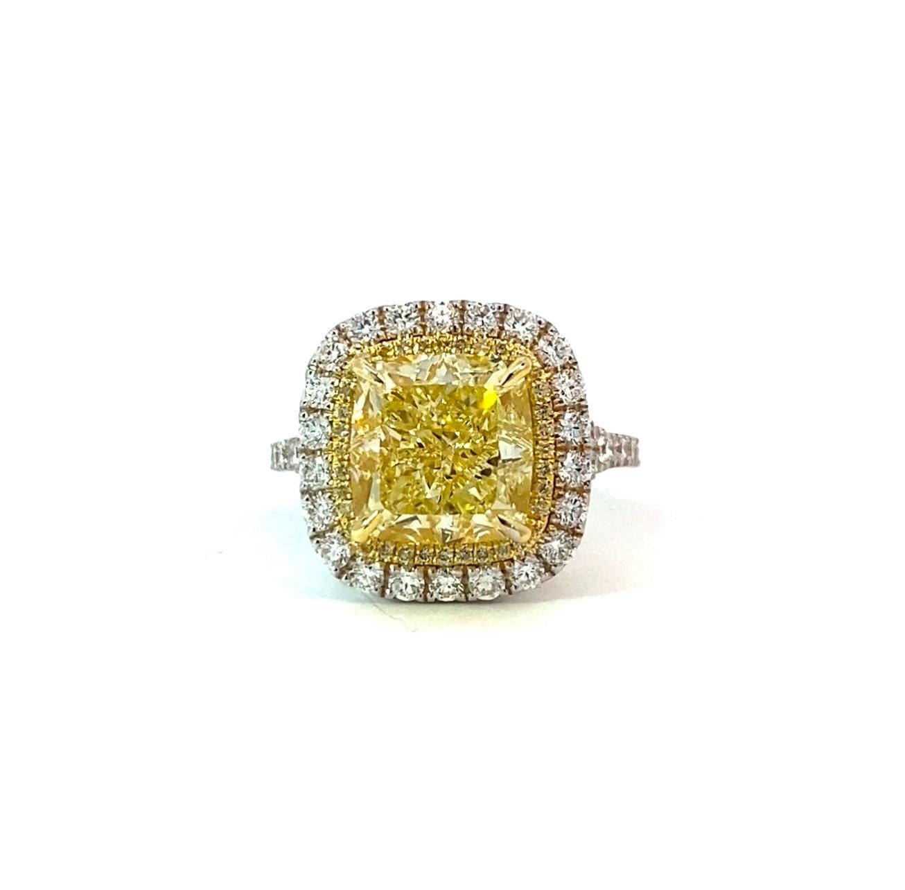 Fancy Light Yellow Cushion Diamond Ring im Zustand „Neu“ im Angebot in LA, CA
