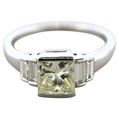 Anello di fidanzamento in platino con diamante giallo chiaro Fancy