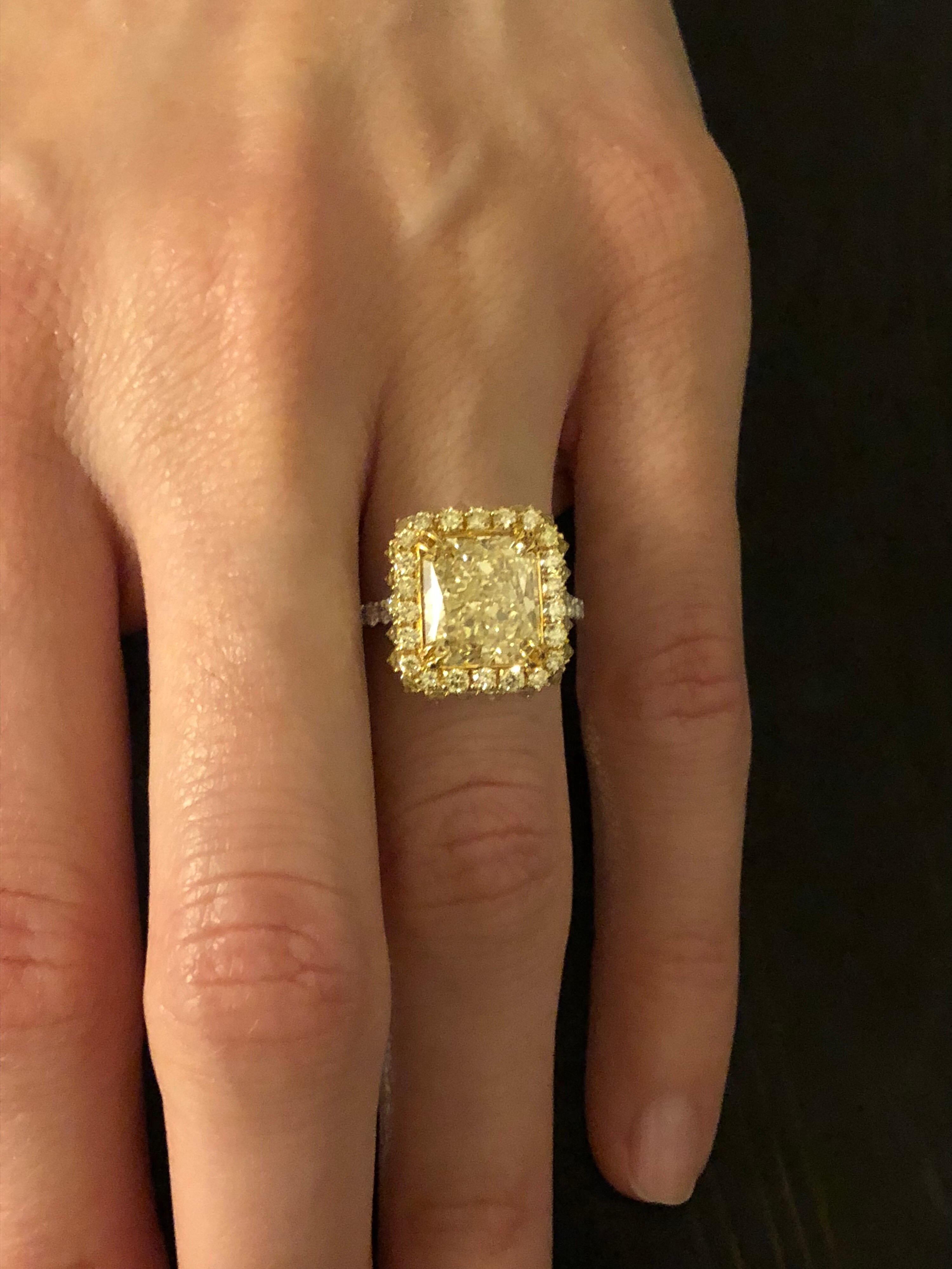 Fancy Light Yellow Diamond Ring 3.78 Carat Radiant Cut GIA Certified For Sale 3