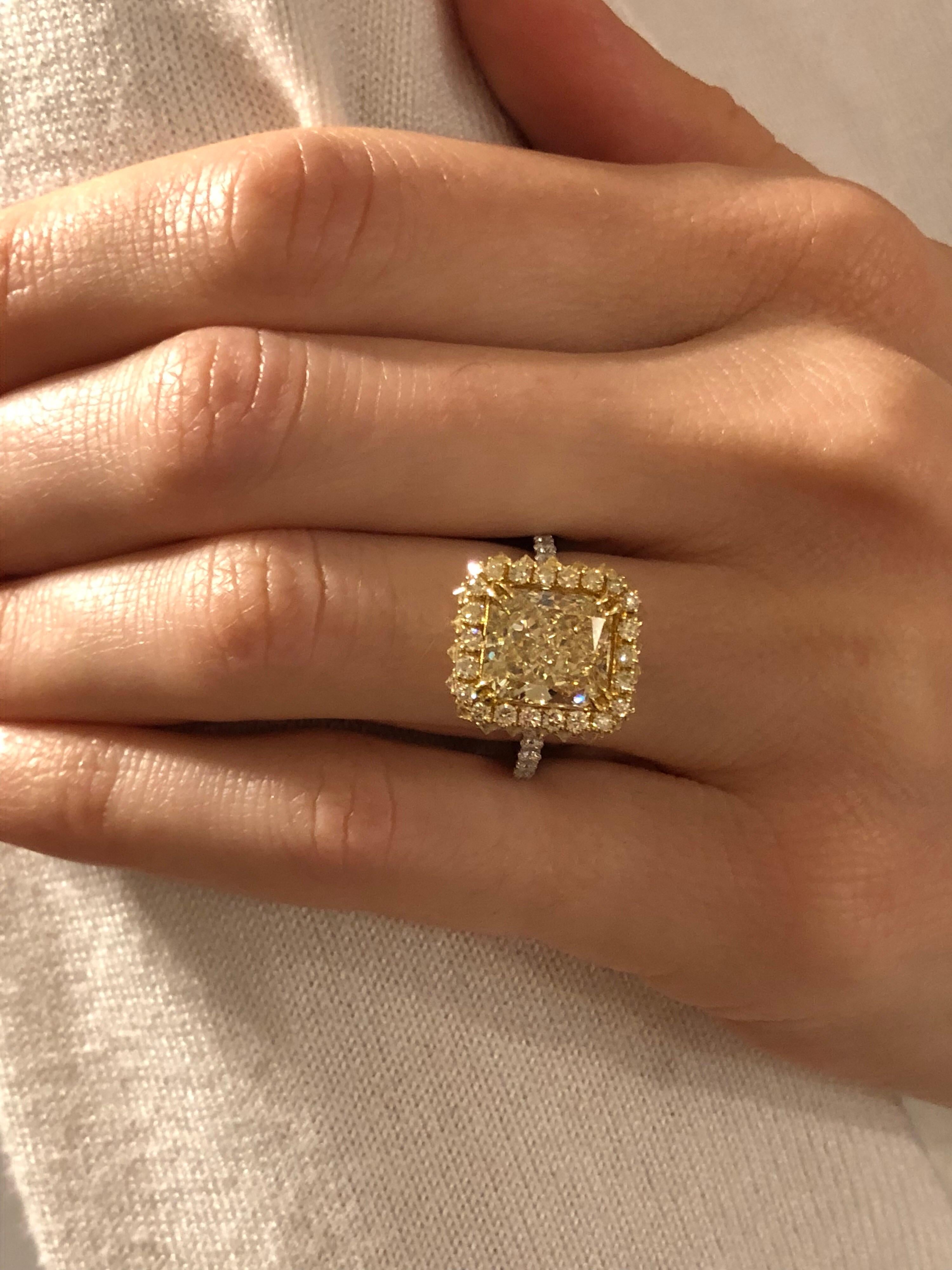 Fancy Light Yellow Diamond Ring 3.78 Carat Radiant Cut GIA Certified For Sale 3