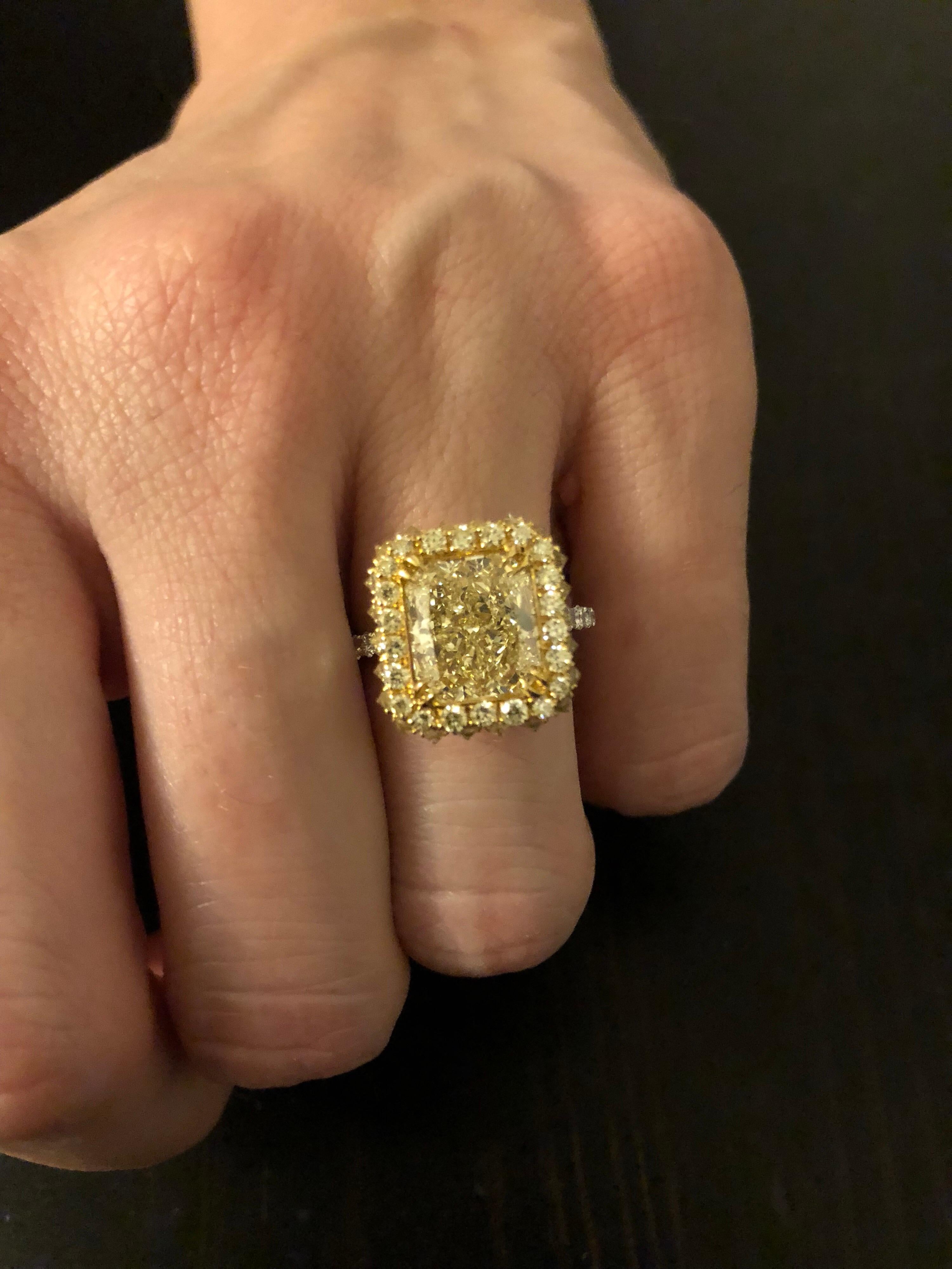 Fancy Light Yellow Diamond Ring 3.78 Carat Radiant Cut GIA Certified For Sale 2