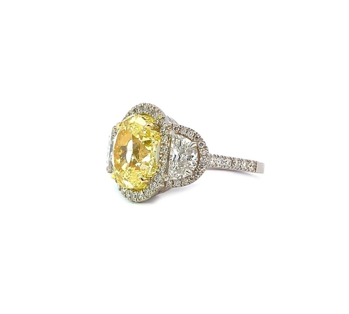 Bague fantaisie jaune clair et diamant ovale Neuf - En vente à LA, CA