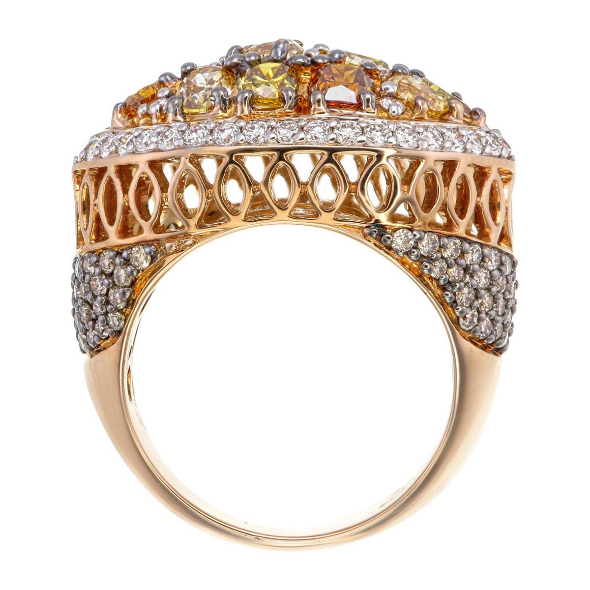 Fancy Mixed Color Diamond Halo Ring in skulpturalen 18k Rose Gold Einstellung (Zeitgenössisch) im Angebot